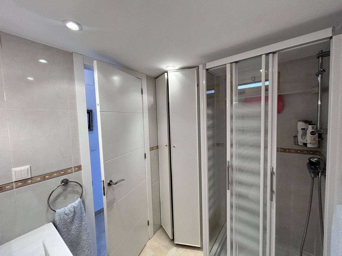 Apartamento con vistas al mar y a solo 150 metros de la playa !
