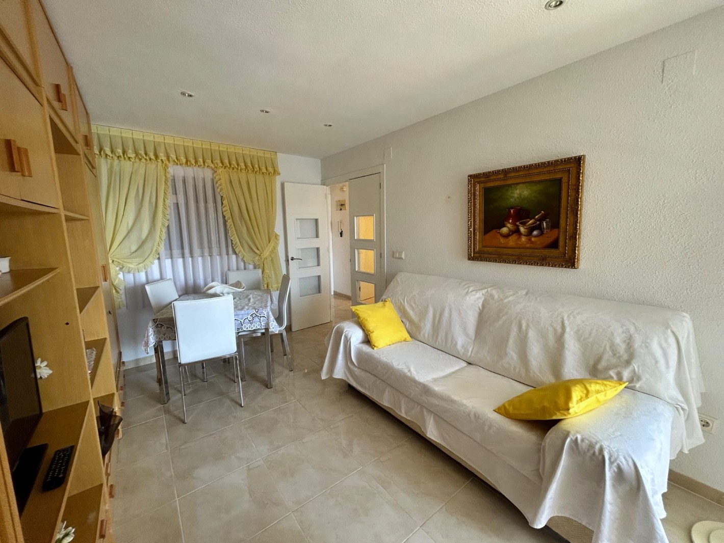 Apartamento con vistas al mar y a solo 150 metros de la playa !