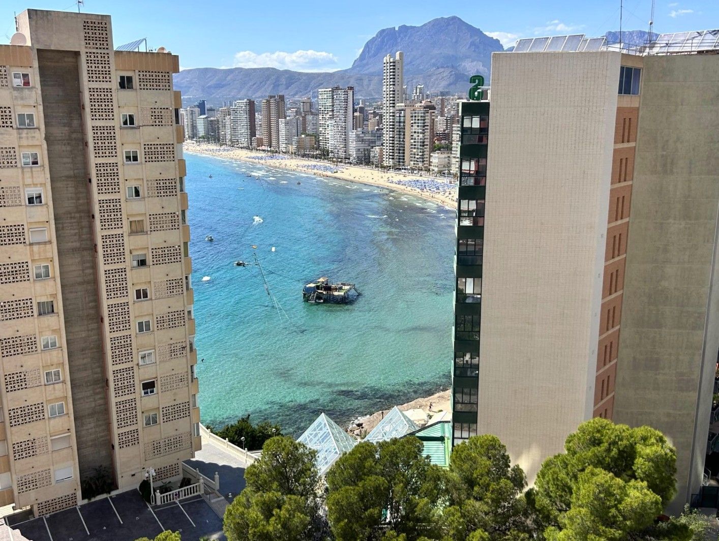 Apartamento con vistas al mar y a solo 150 metros de la playa !