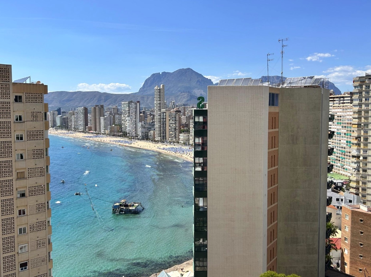 Apartamento con vistas al mar y a solo 150 metros de la playa !