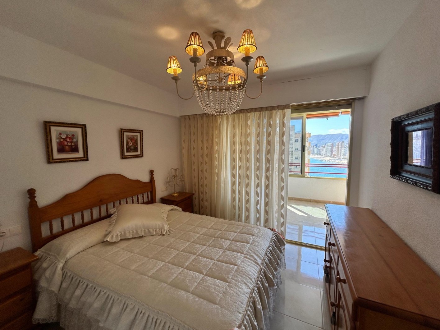 Apartamento con vistas al mar y a solo 150 metros de la playa !
