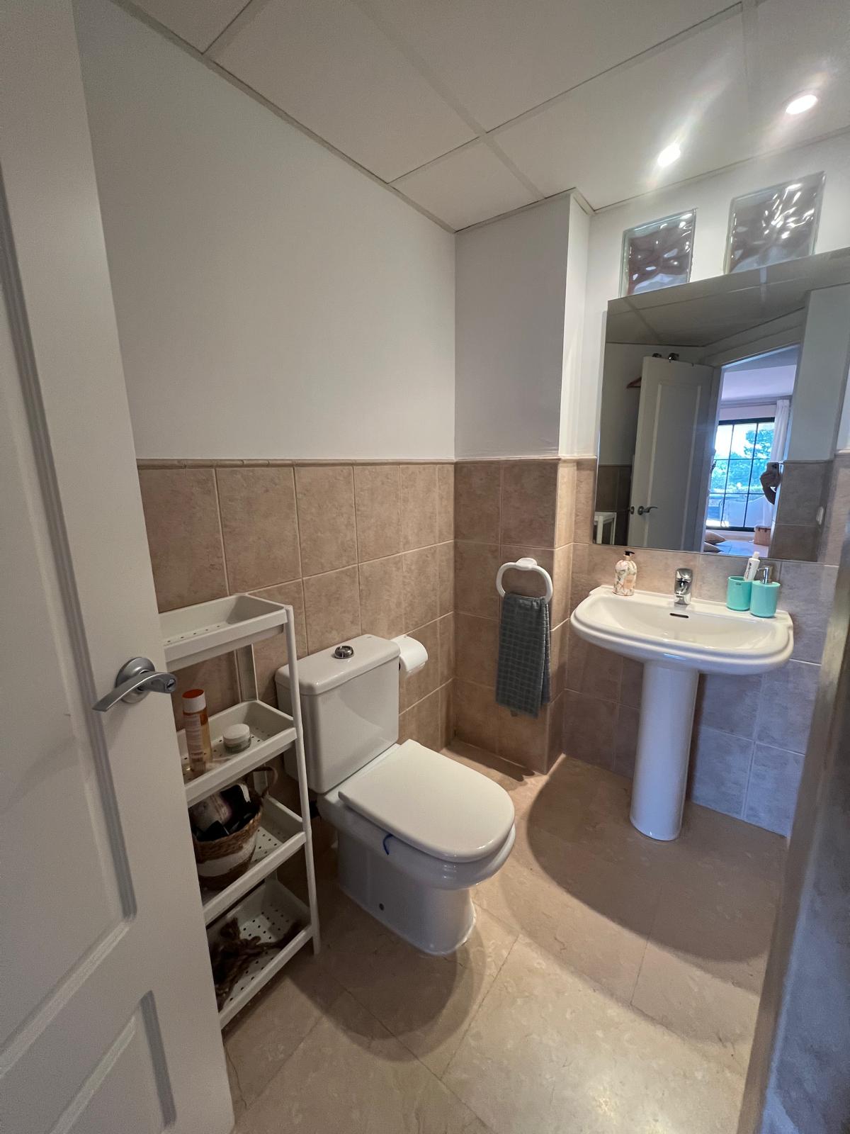 Apartamento con vistas al mar .