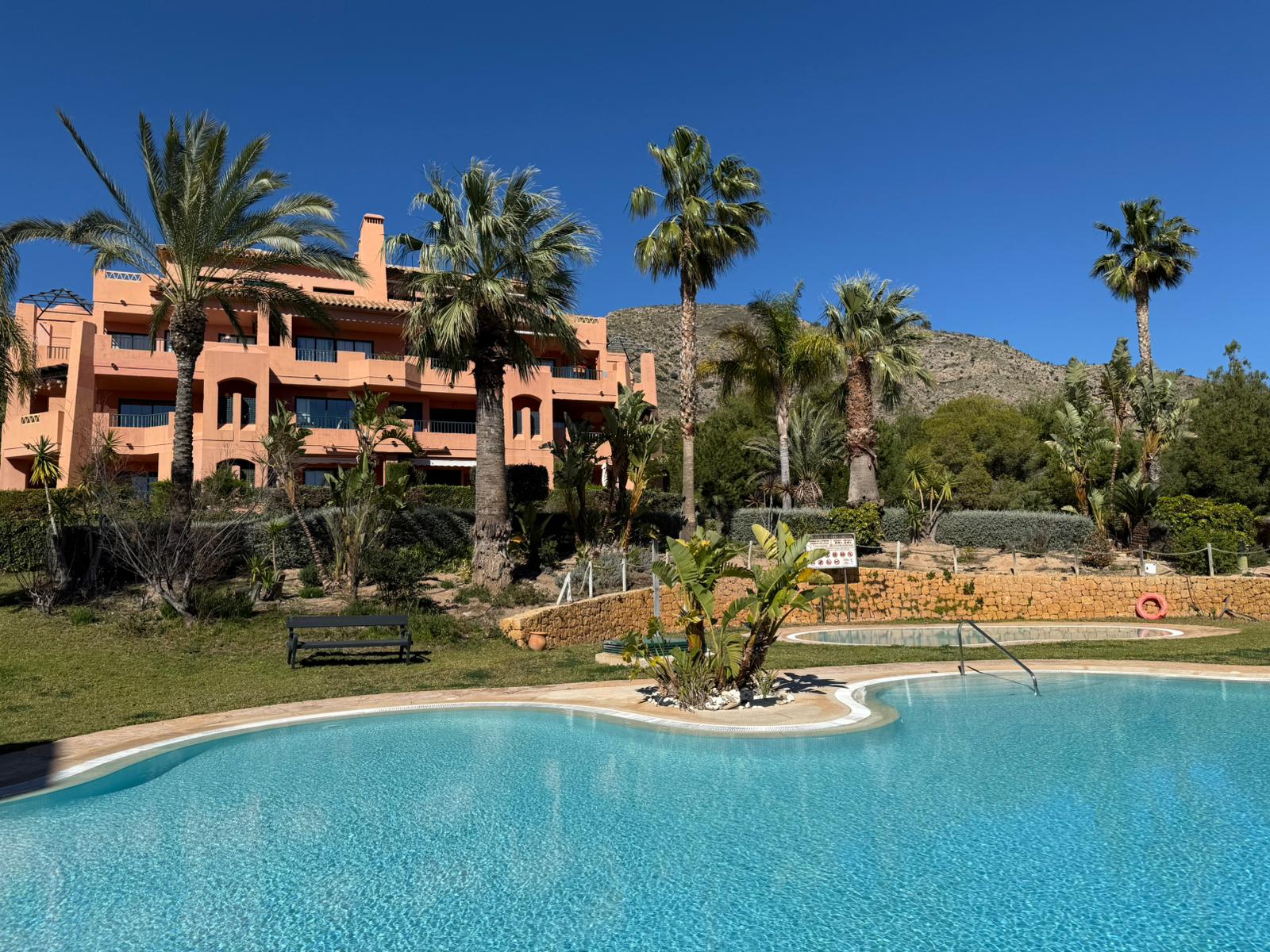 Apartamento con vistas al mar .