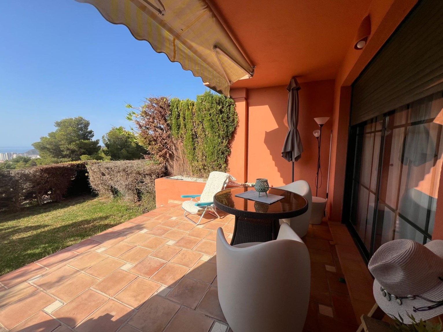 Apartamento con vistas al mar .