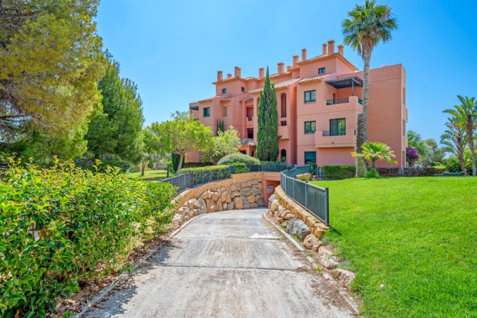Precioso apartamento con vistas al mar .