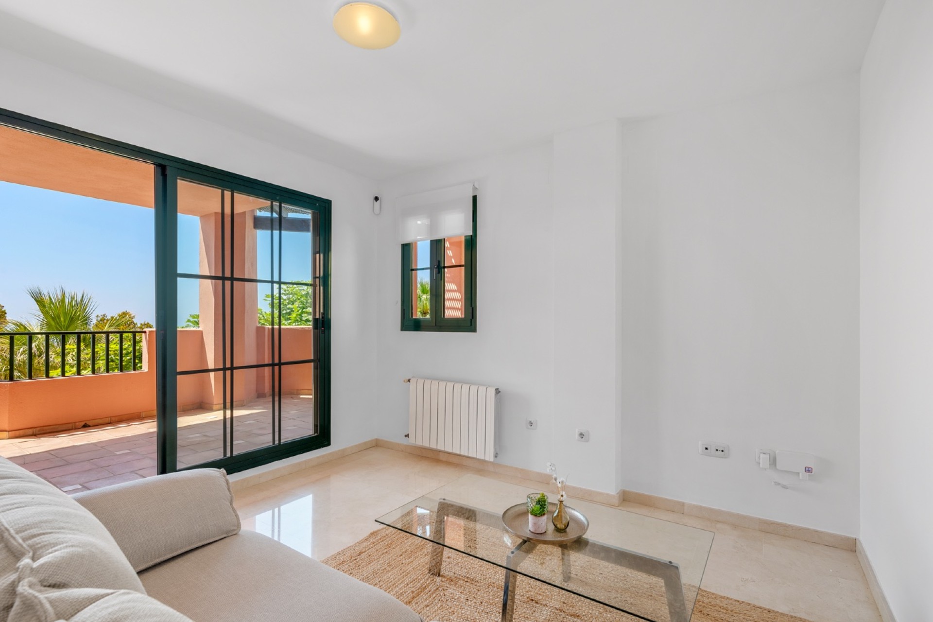 Precioso apartamento con vistas al mar .