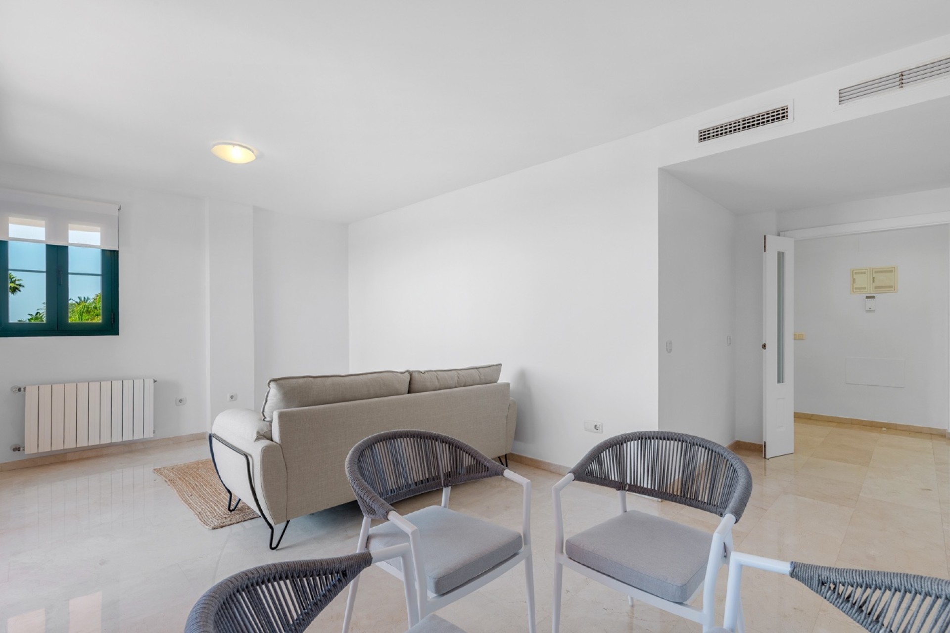 Precioso apartamento con vistas al mar .