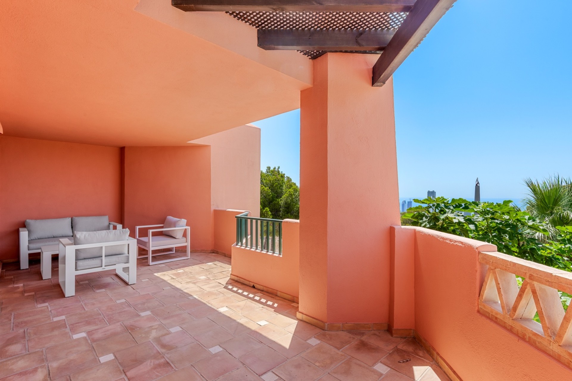 Precioso apartamento con vistas al mar .