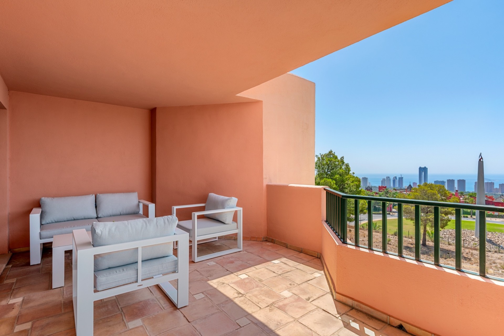 Precioso apartamento con vistas al mar .