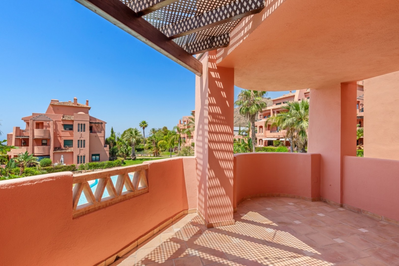 Precioso apartamento con vistas al mar .