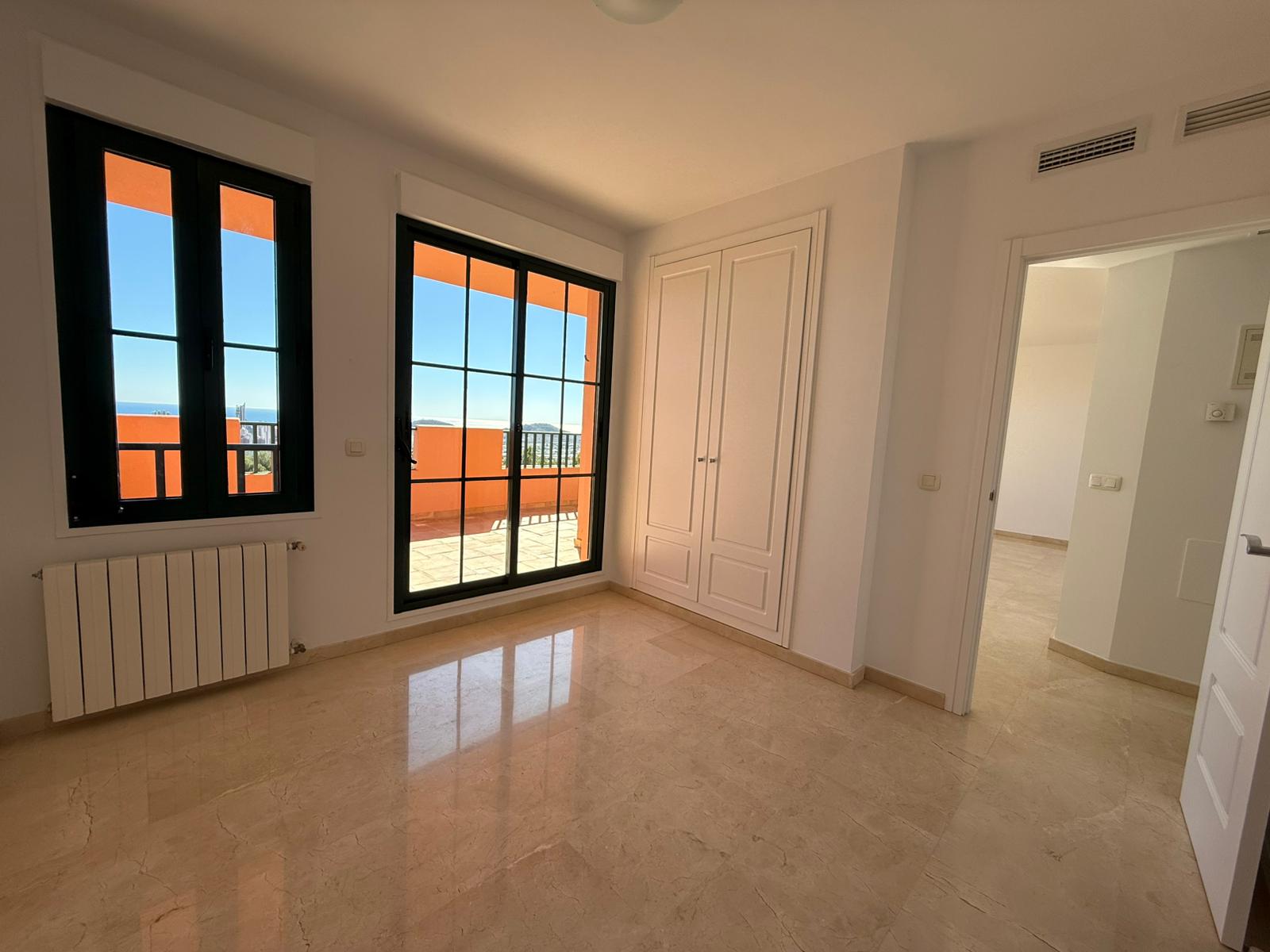 Fantástico apartamento en corazón de Sierra Cortina .