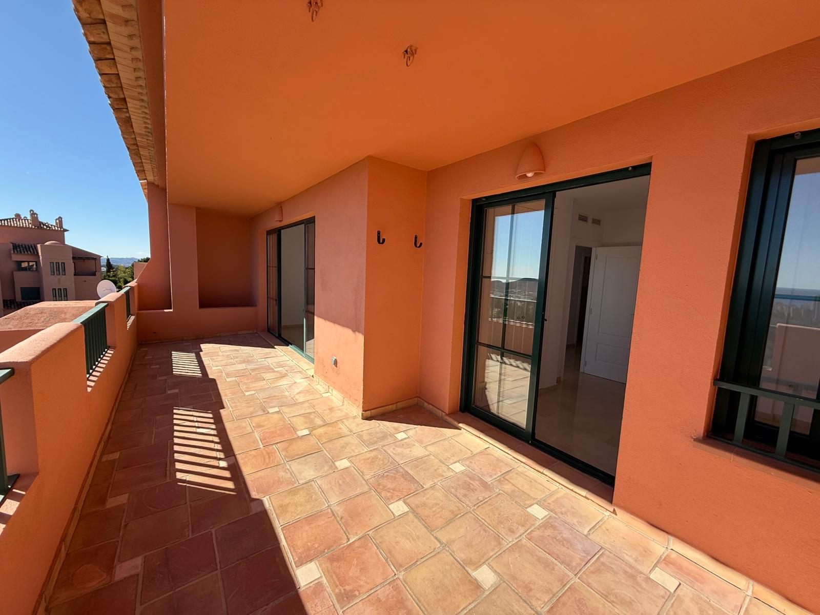 Fantástico apartamento en corazón de Sierra Cortina .