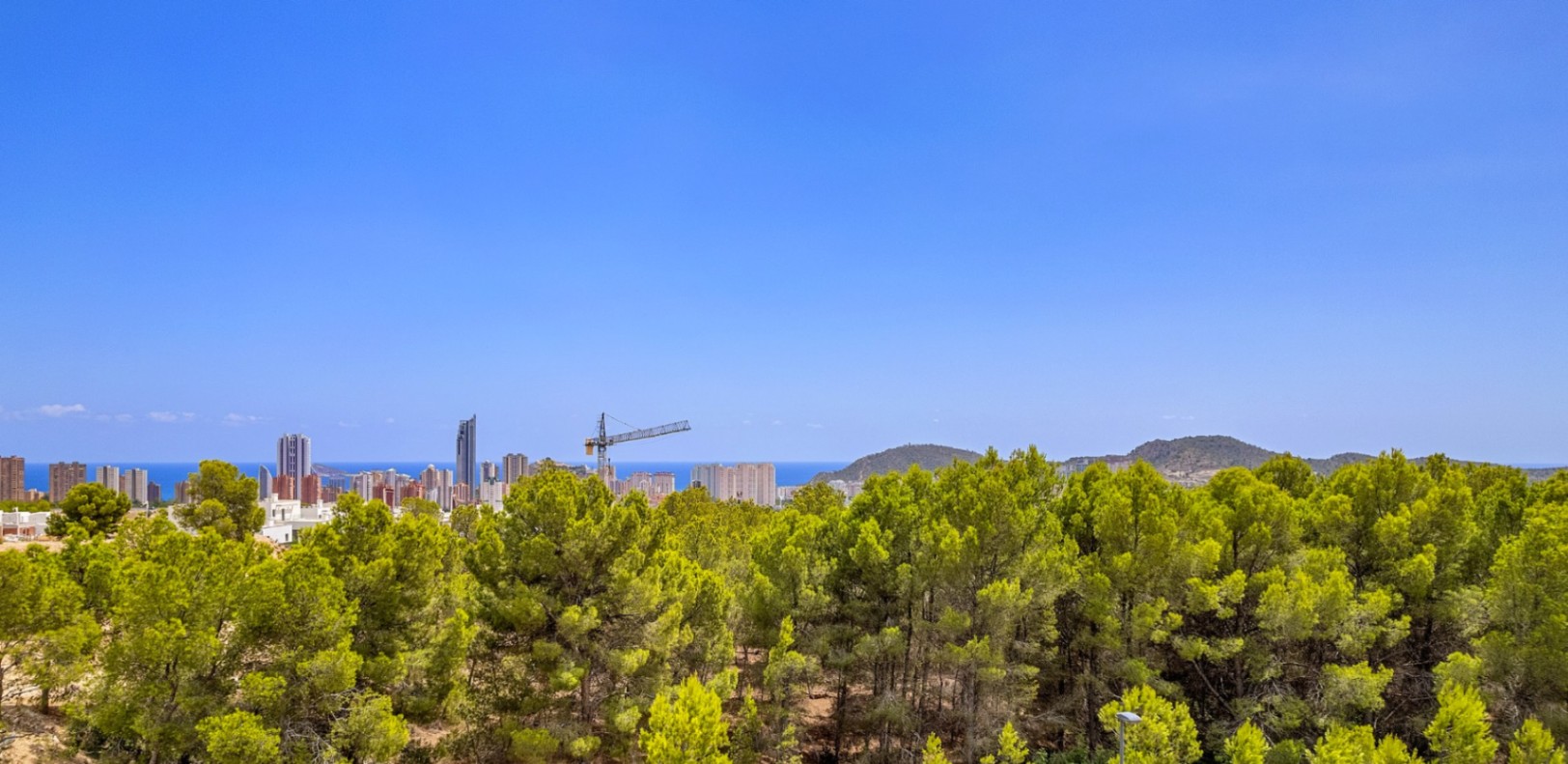 Elegante apartamento con vistas al mar .