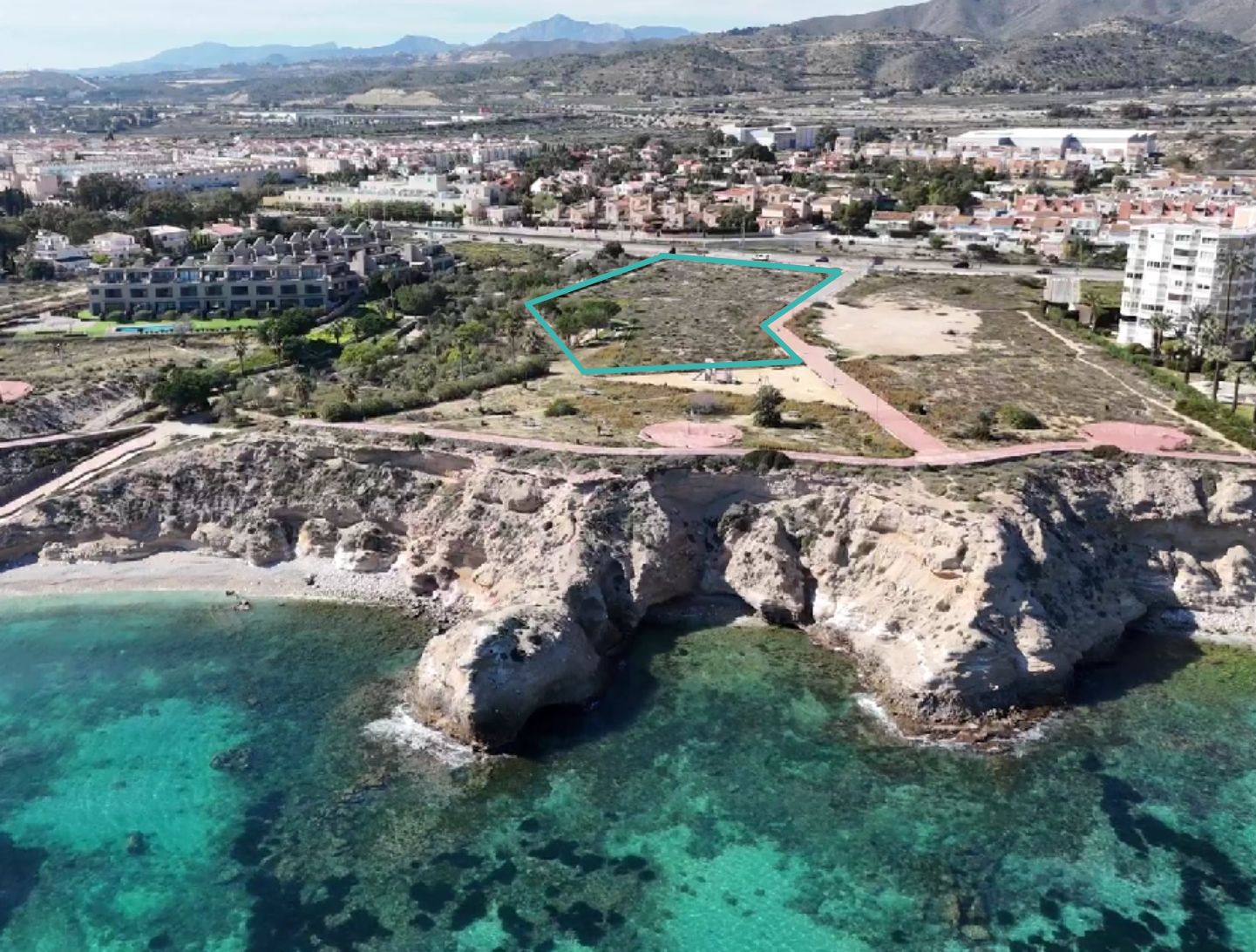 Villas Adosadas en venta de 3 dormitorios en El Campello, Primera Linea de Plaza