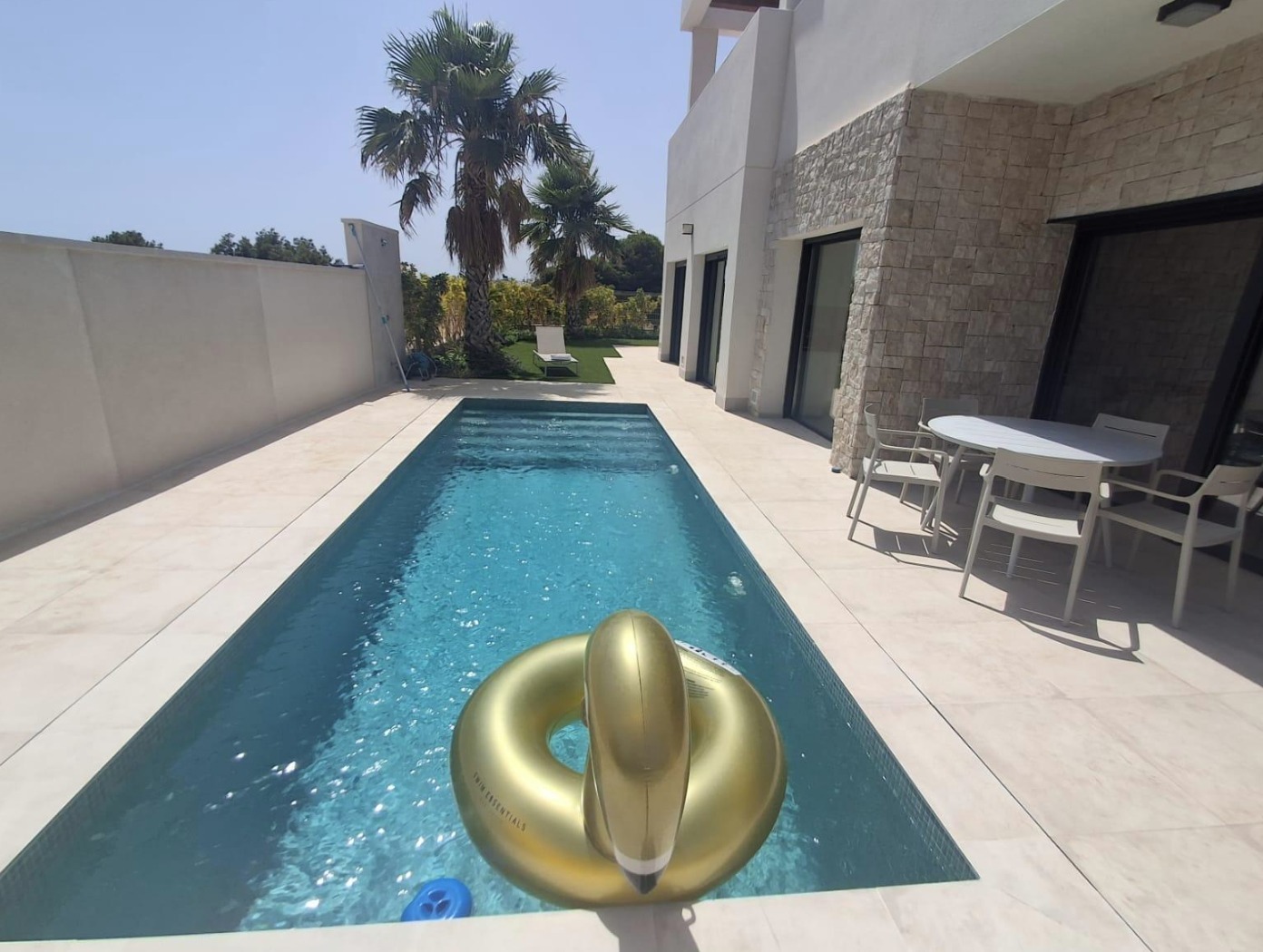 Chalet in Finestrat with 3 bedrooms, 2 bathrooms, and a private pool.