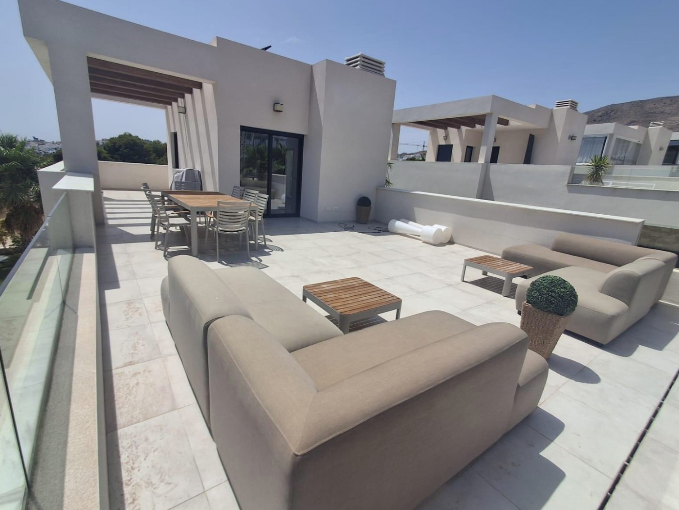Chalet in Finestrat with 3 bedrooms, 2 bathrooms, and a private pool.
