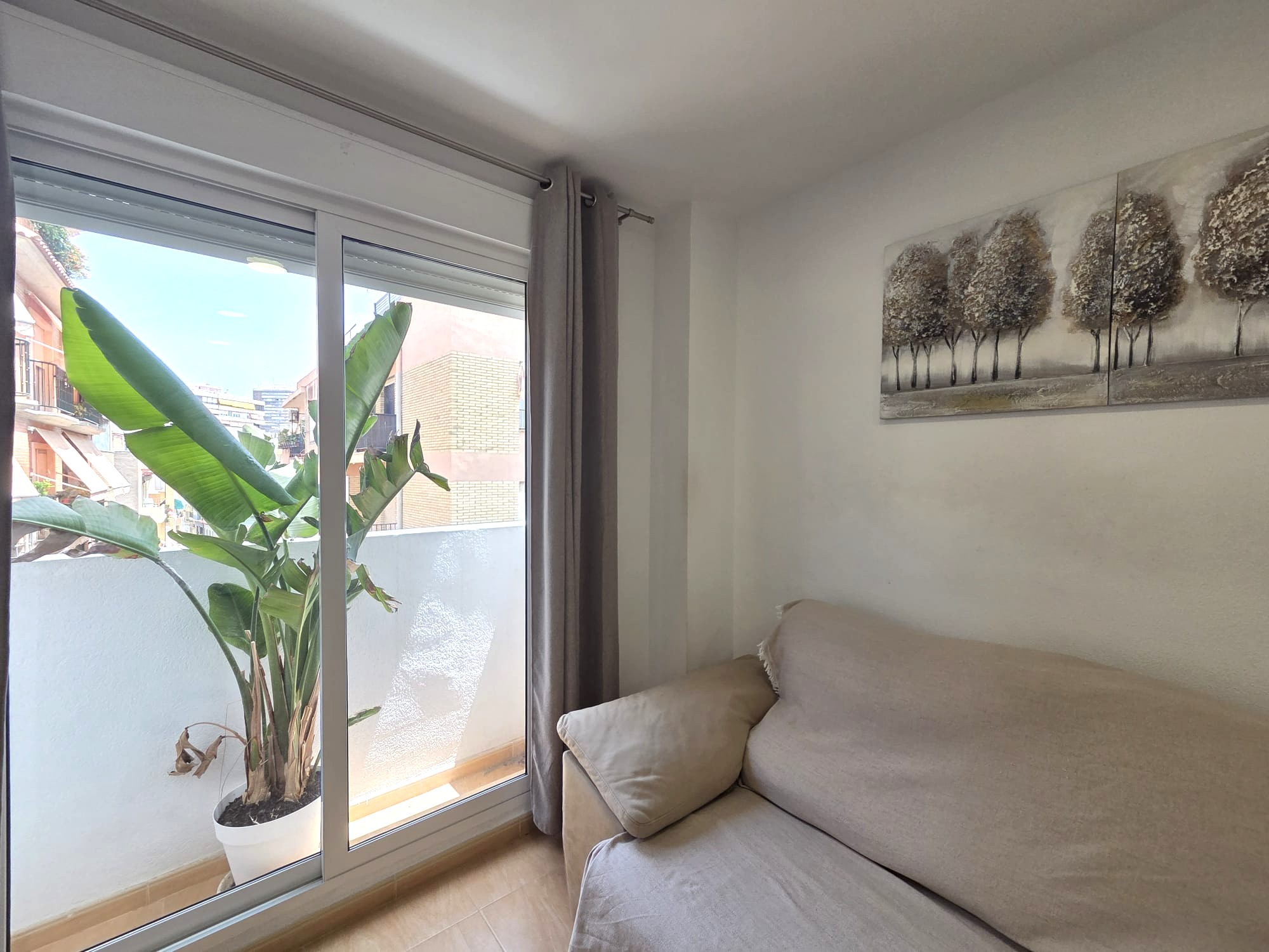 Coqueto apartamento  de 2 dormitorios en San Blas, Alicante .
