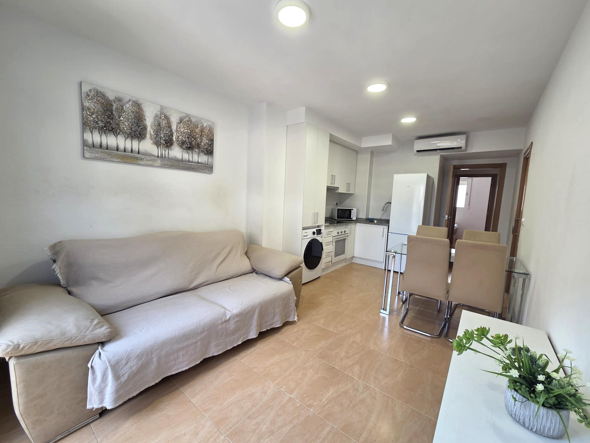 Coqueto apartamento  de 2 dormitorios en San Blas, Alicante .