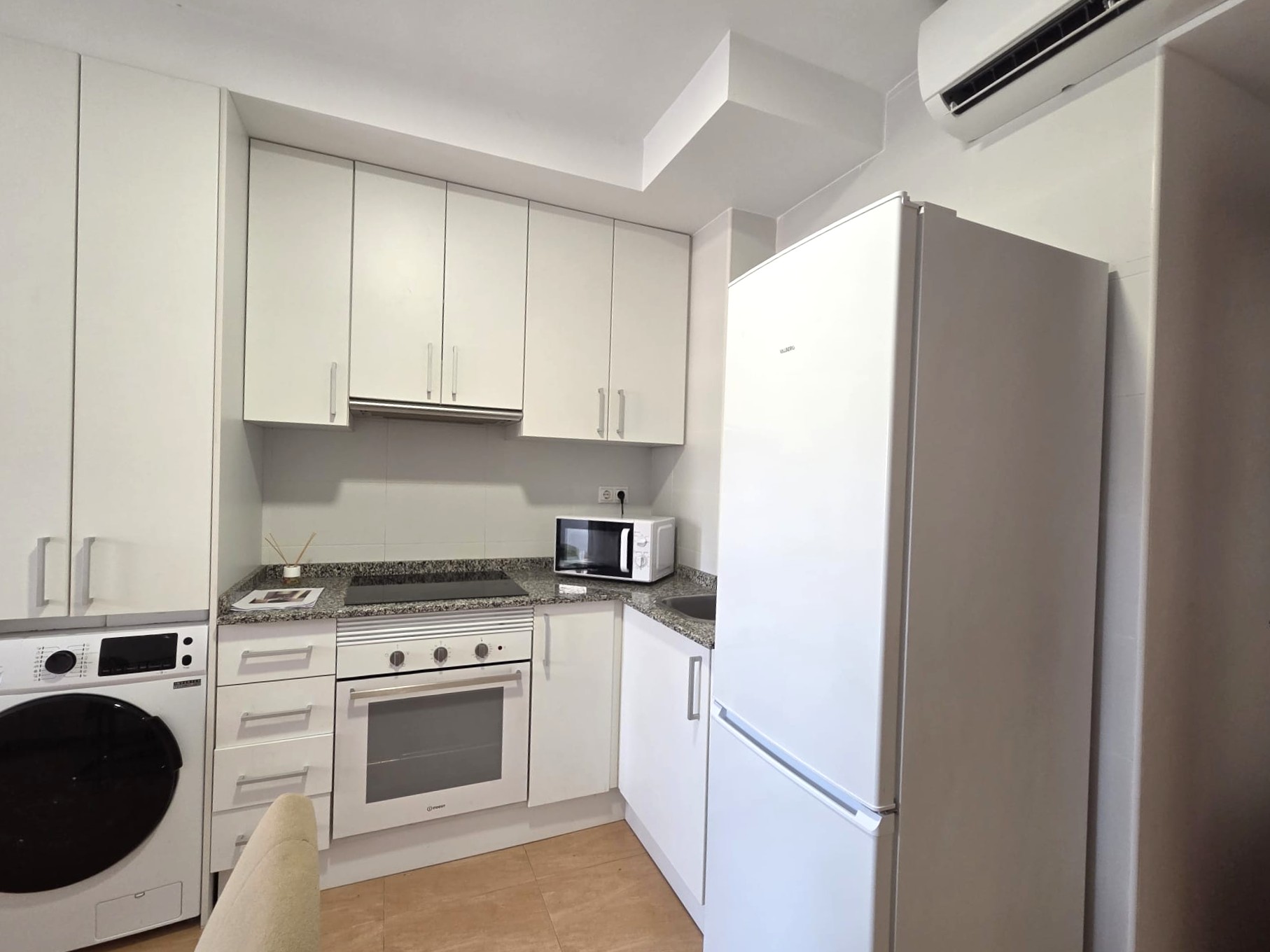 Coqueto apartamento  de 2 dormitorios en San Blas, Alicante .