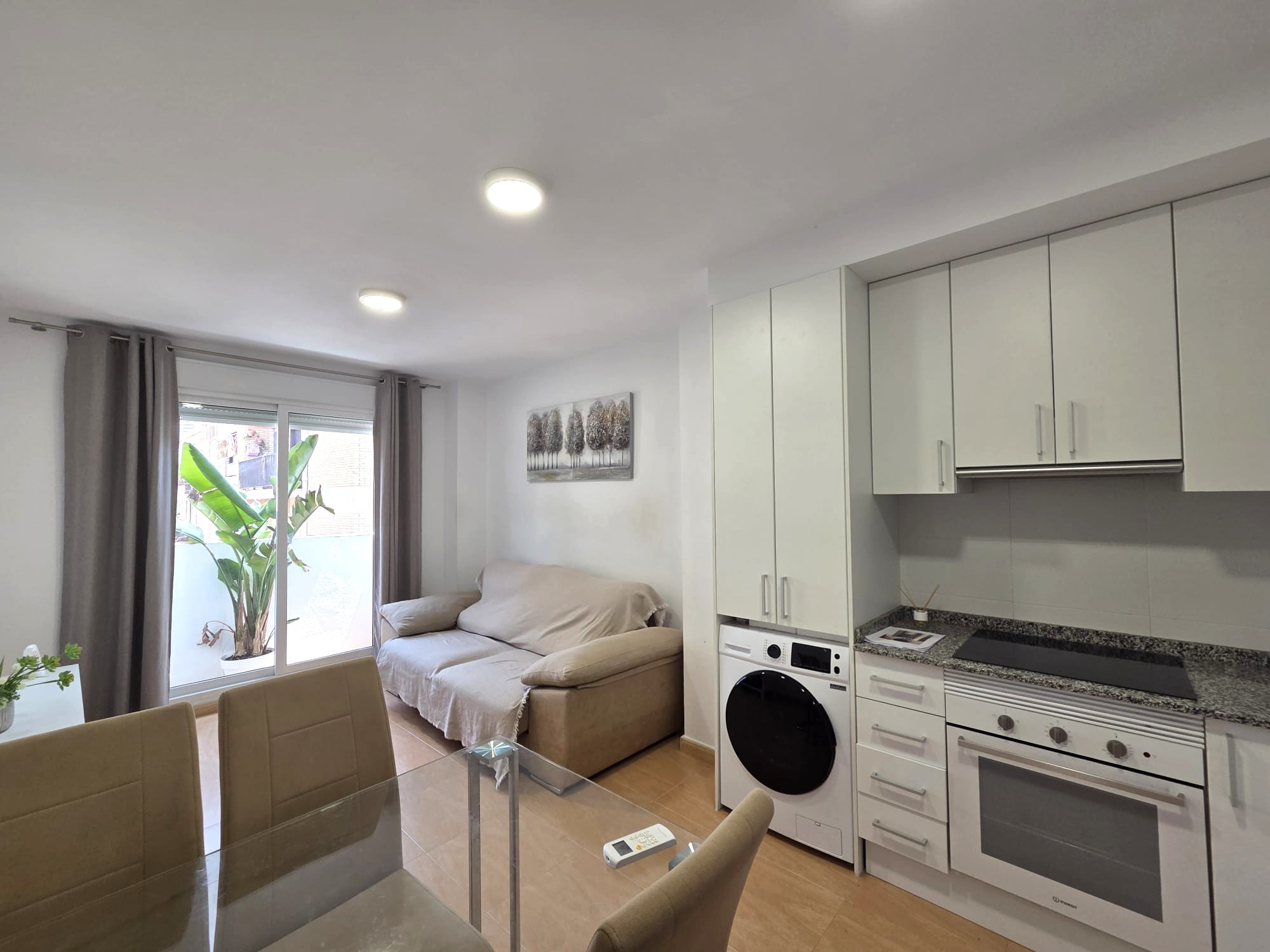 Coqueto apartamento  de 2 dormitorios en San Blas, Alicante .