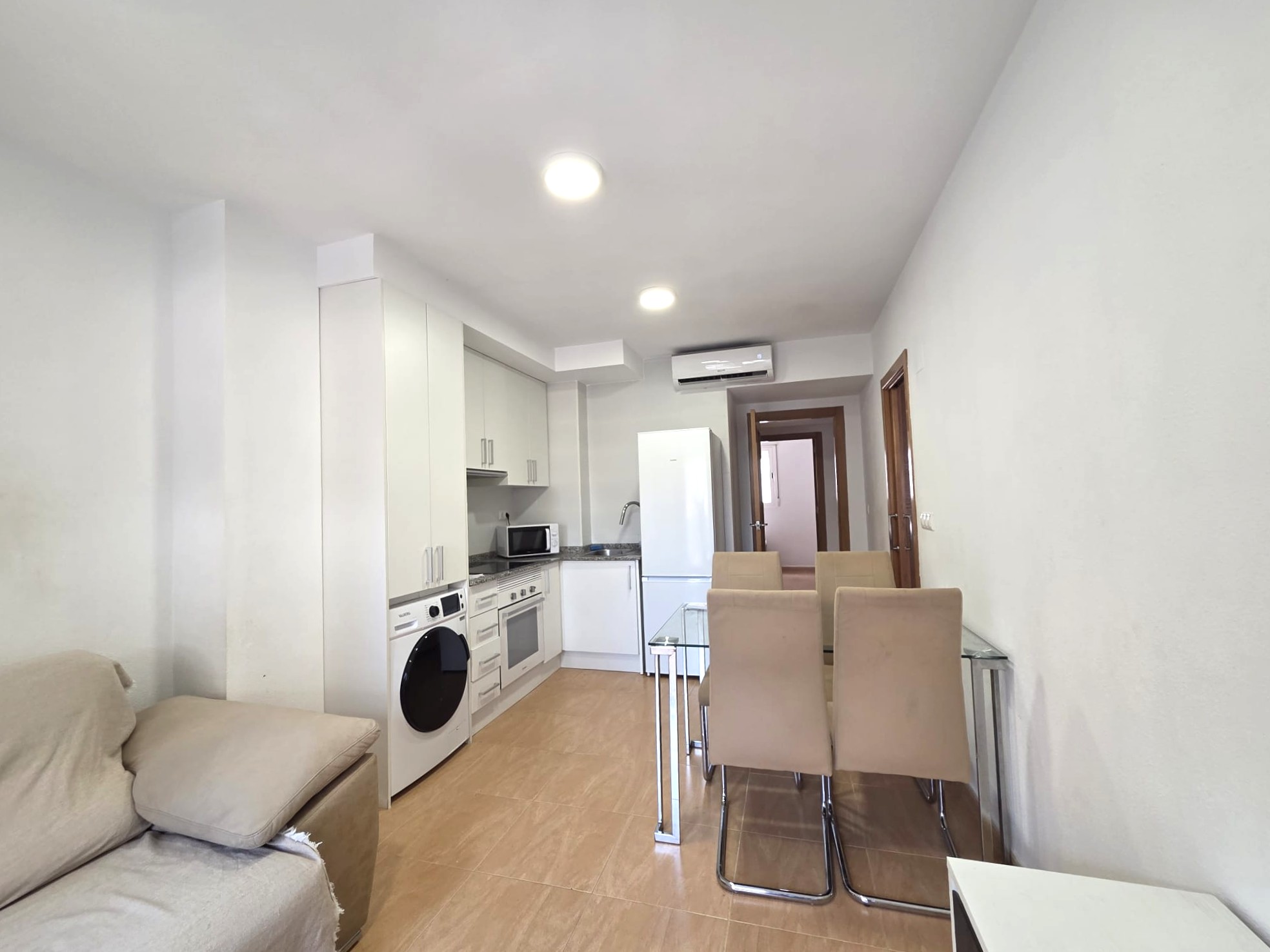 Coqueto apartamento  de 2 dormitorios en San Blas, Alicante .
