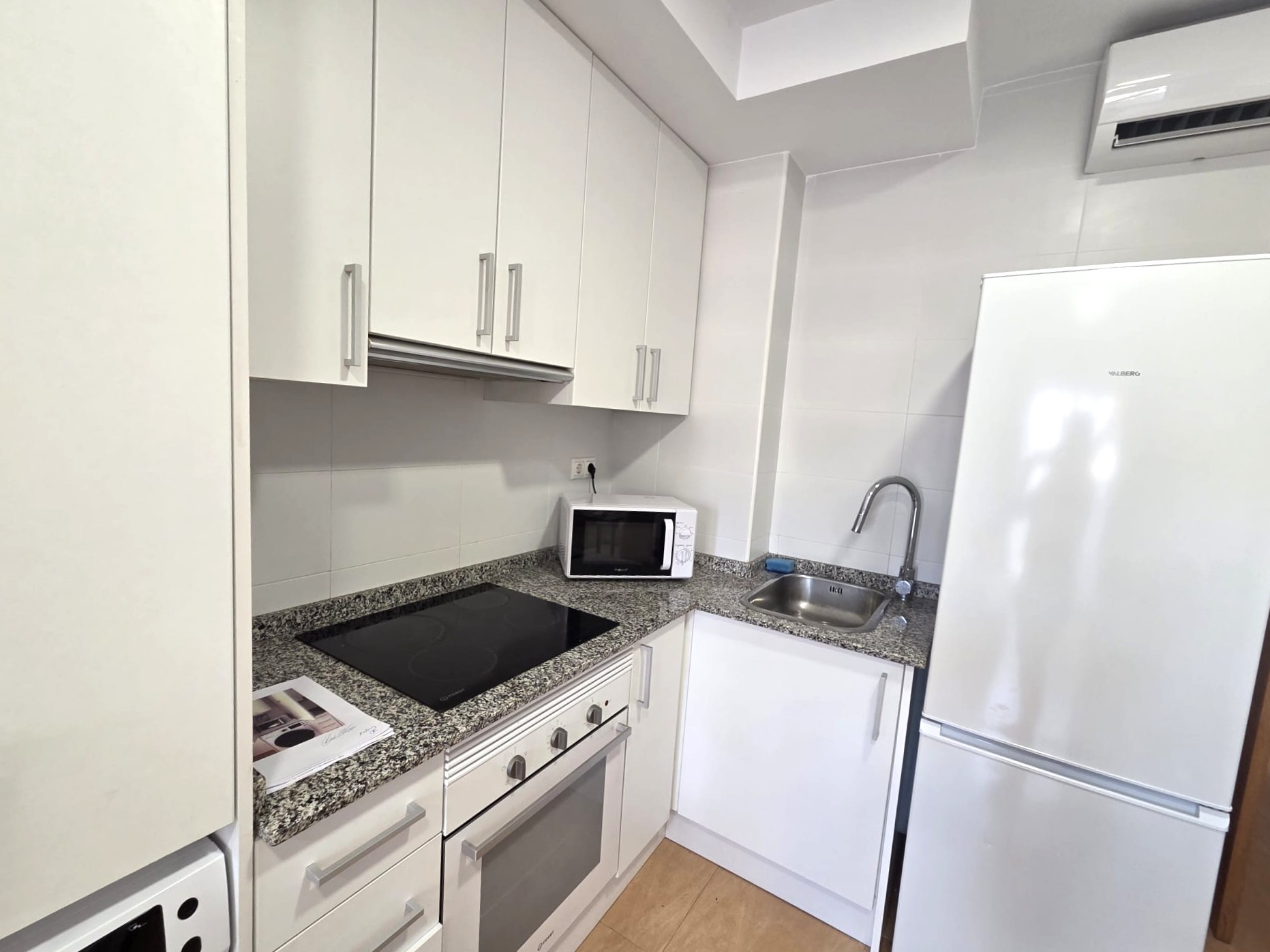 Coqueto apartamento  de 2 dormitorios en San Blas, Alicante .