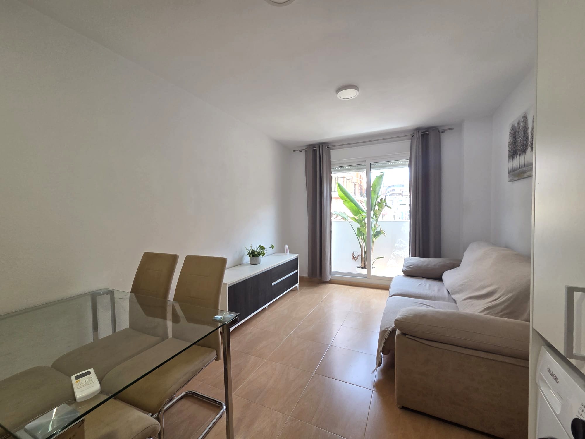 Coqueto apartamento  de 2 dormitorios en San Blas, Alicante .