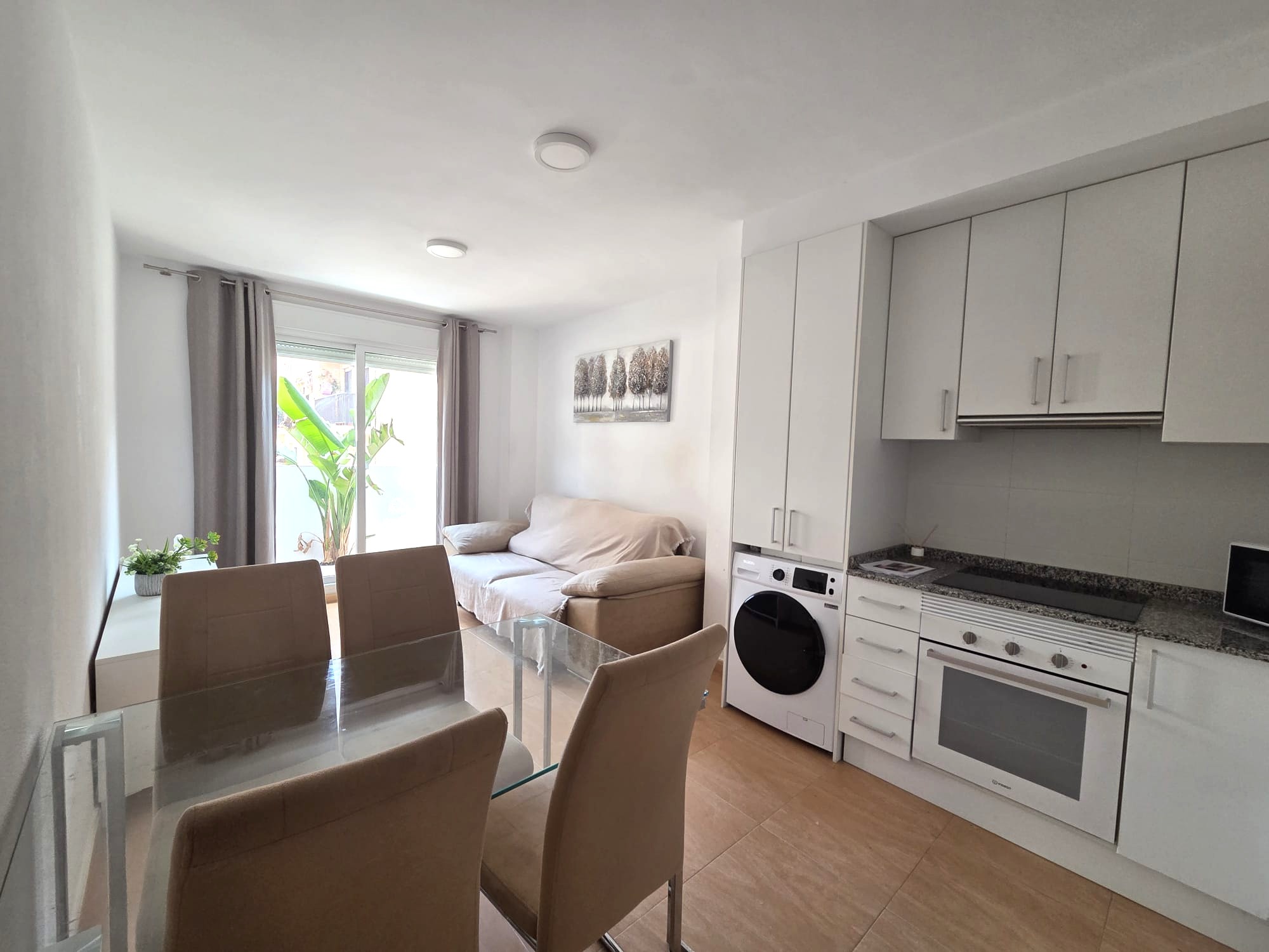 Coqueto apartamento  de 2 dormitorios en San Blas, Alicante .