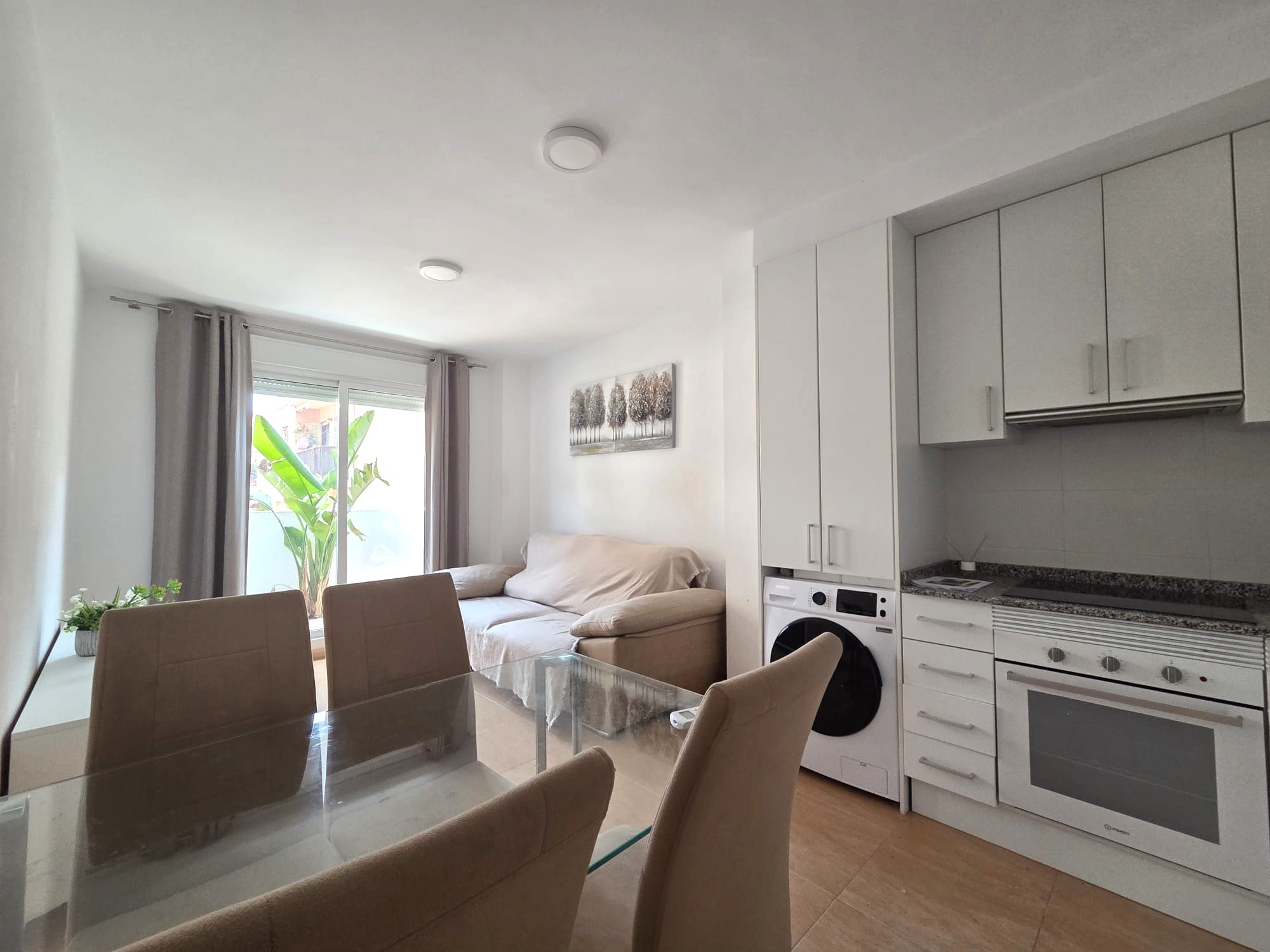 Coqueto apartamento  de 2 dormitorios en San Blas, Alicante .