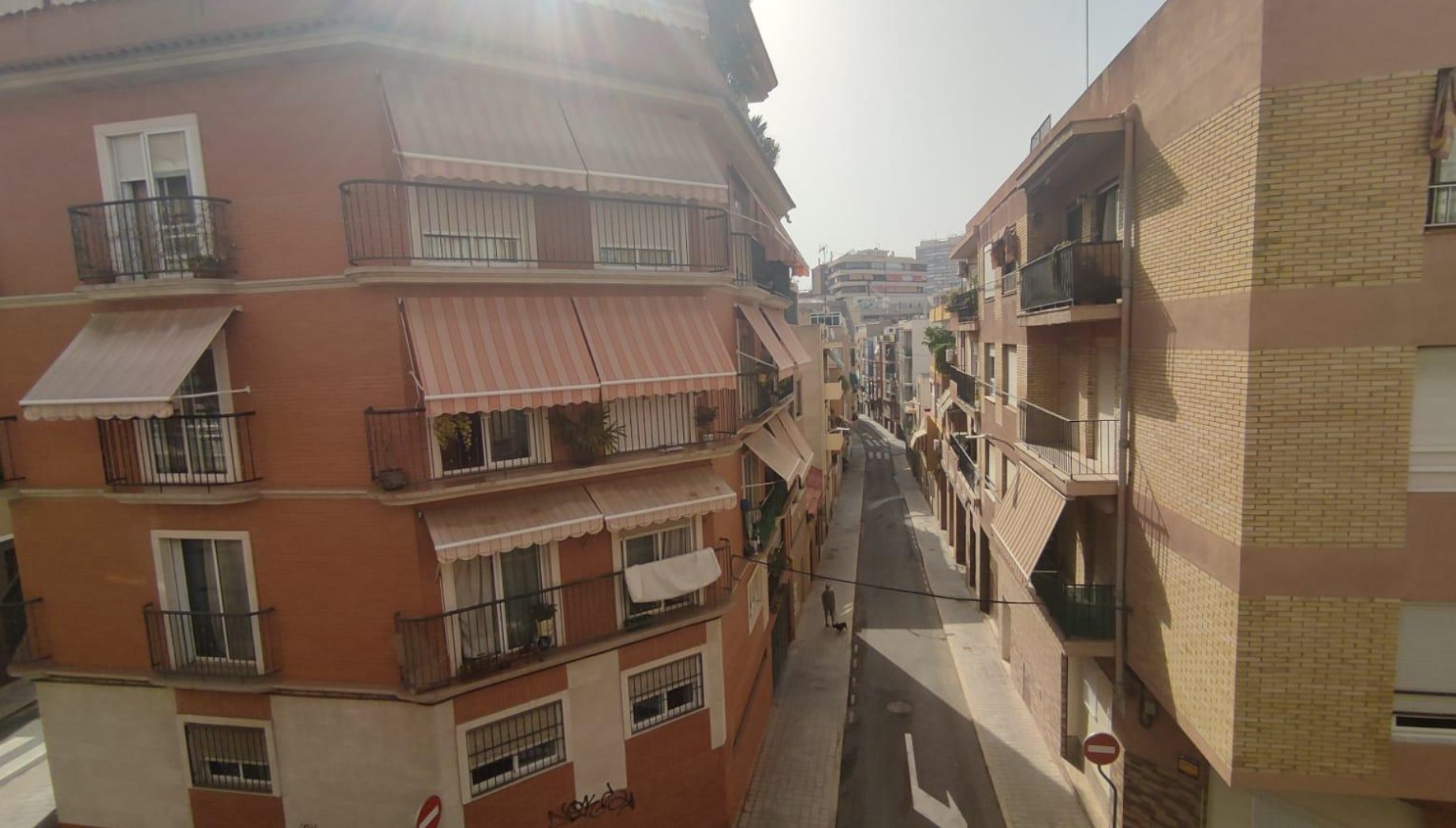 Coqueto apartamento  de 2 dormitorios en San Blas, Alicante .