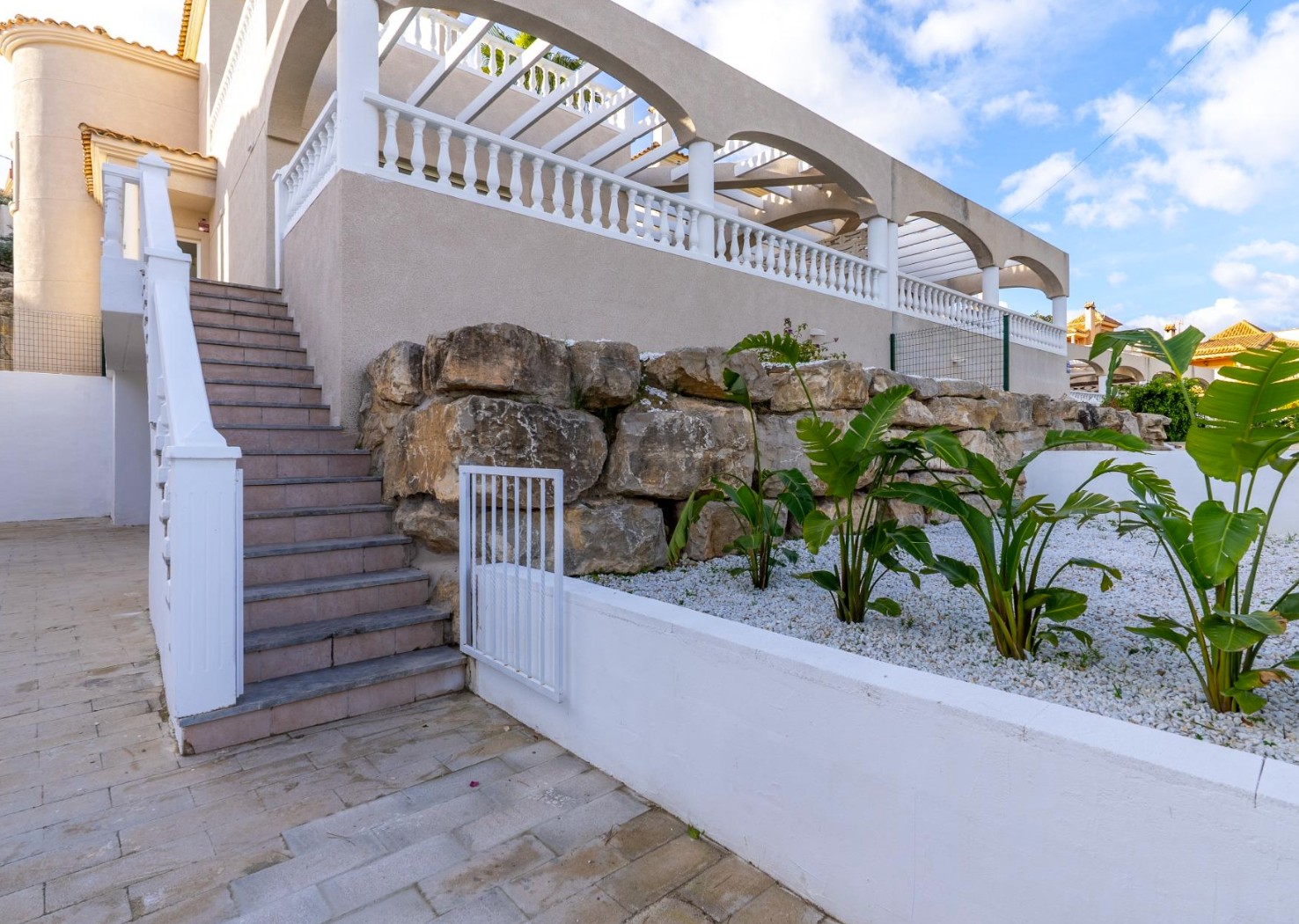 Een prachtig chalet met uitzicht op zee en bergen in El Campello.