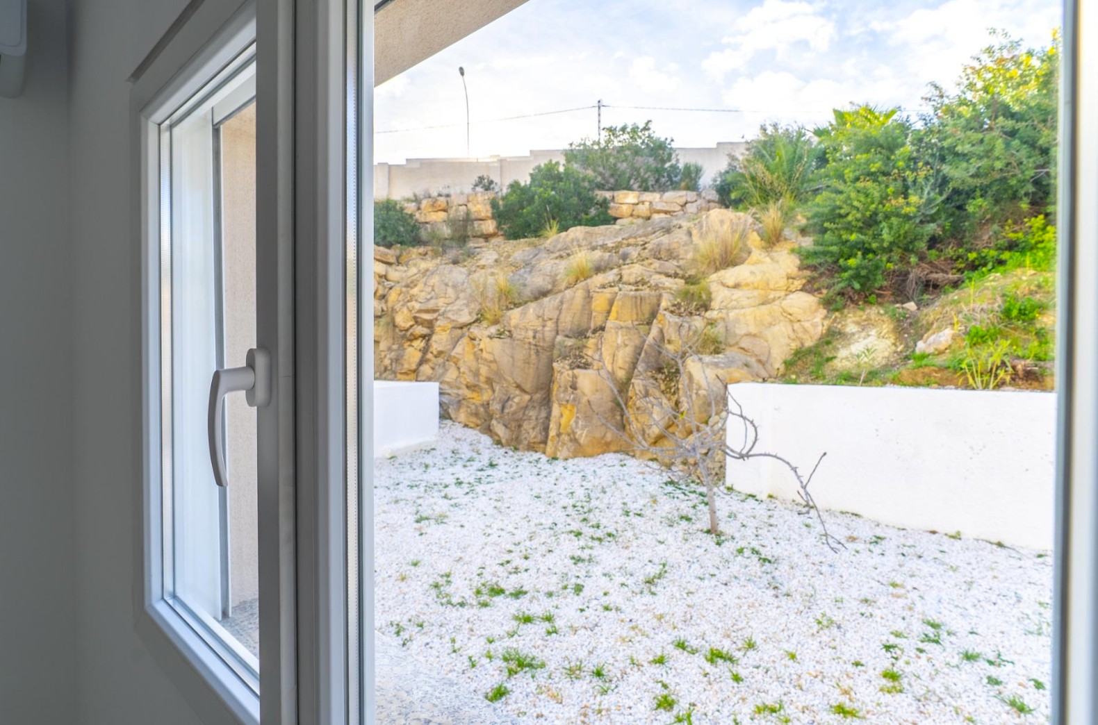 Een prachtig chalet met uitzicht op zee en bergen in El Campello.