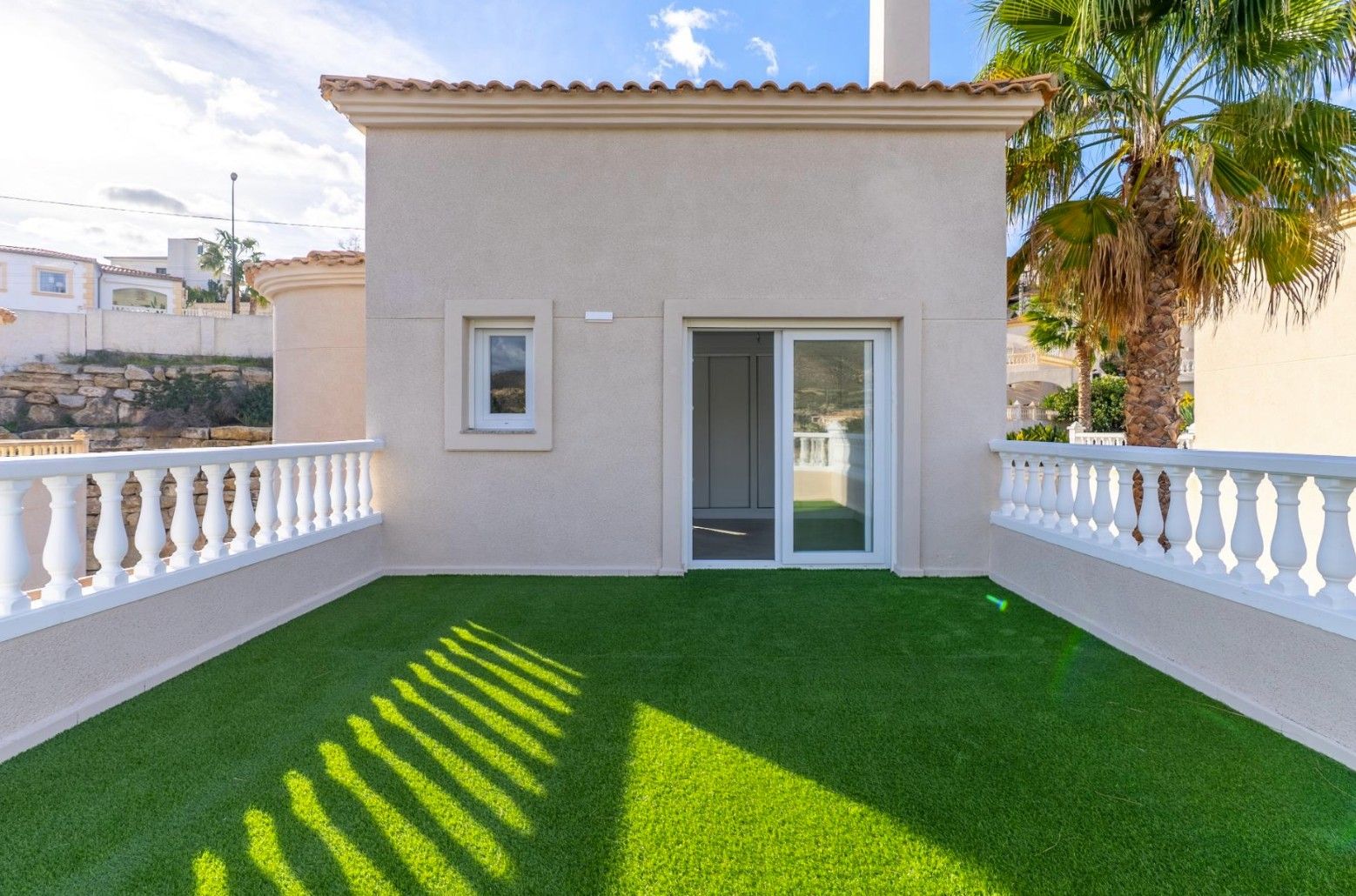 Een prachtig chalet met uitzicht op zee en bergen in El Campello.
