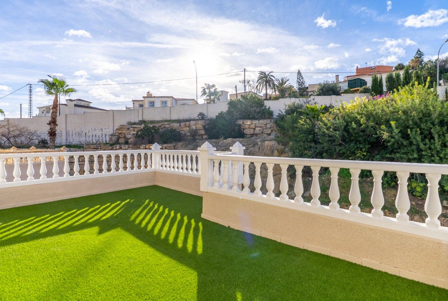 Een prachtig chalet met uitzicht op zee en bergen in El Campello.