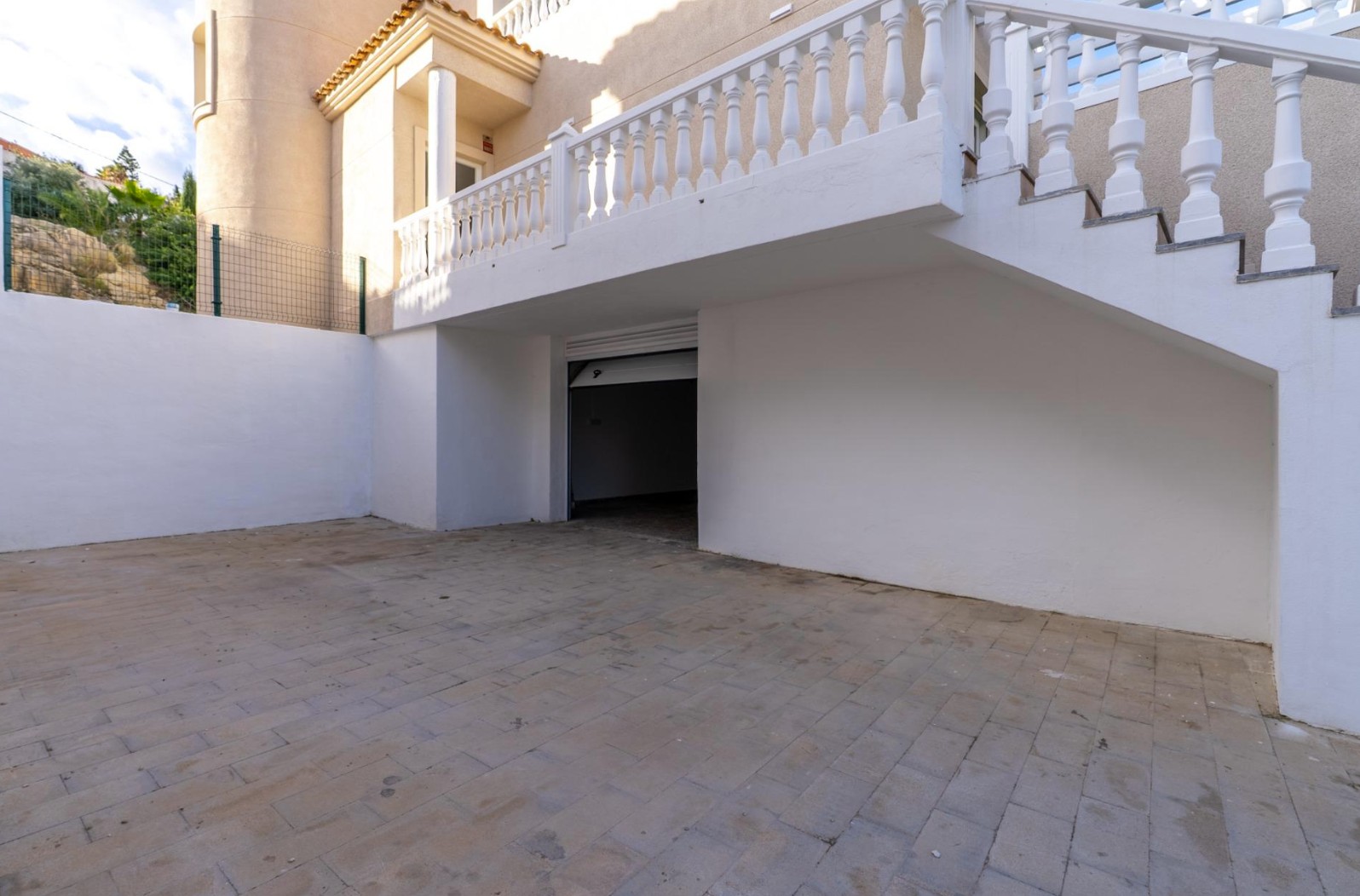 Een prachtig chalet met uitzicht op zee en bergen in El Campello.