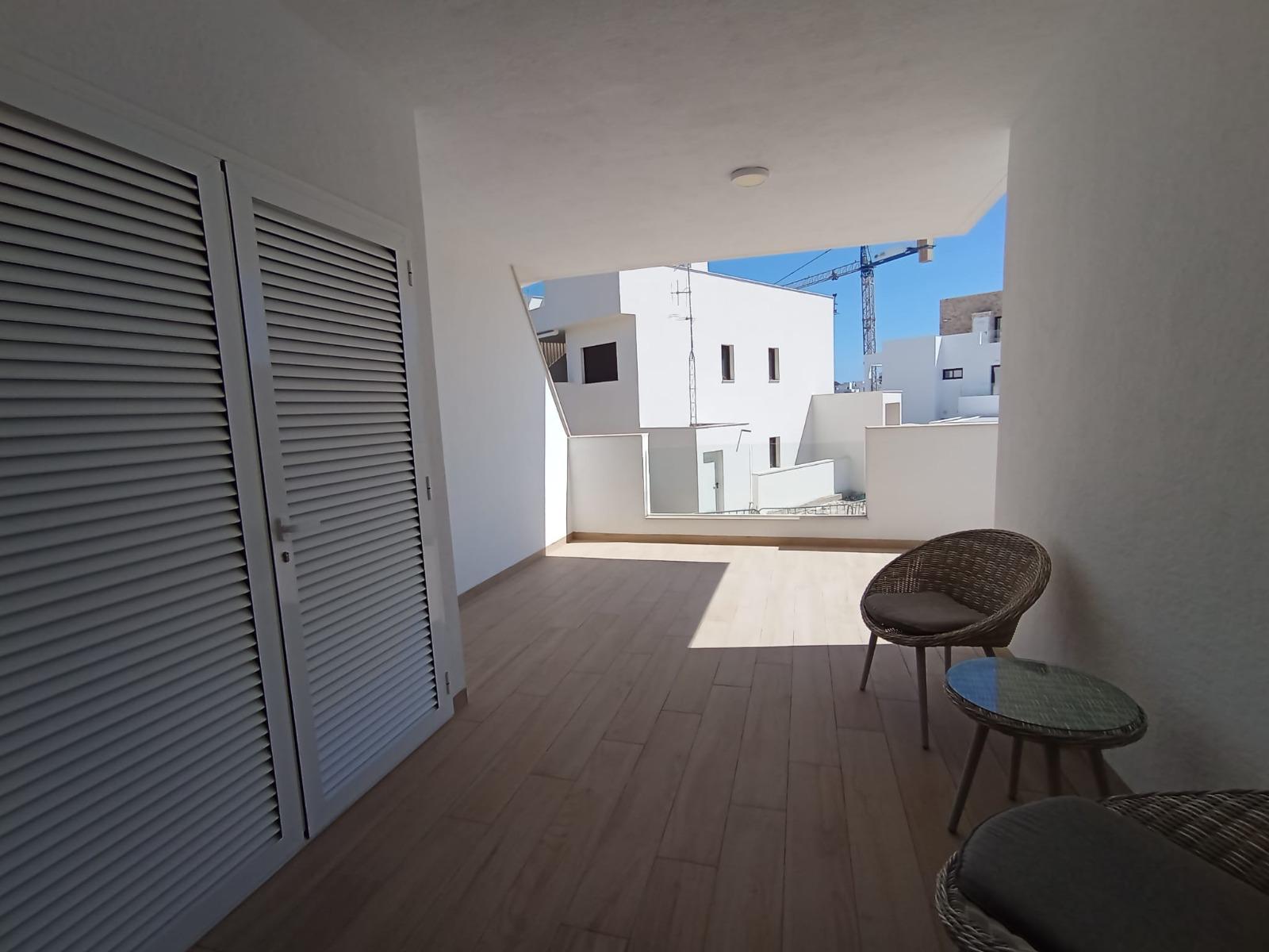 Moderne appartement in een privé wooncomplex met uitstekende voorzieningen.
