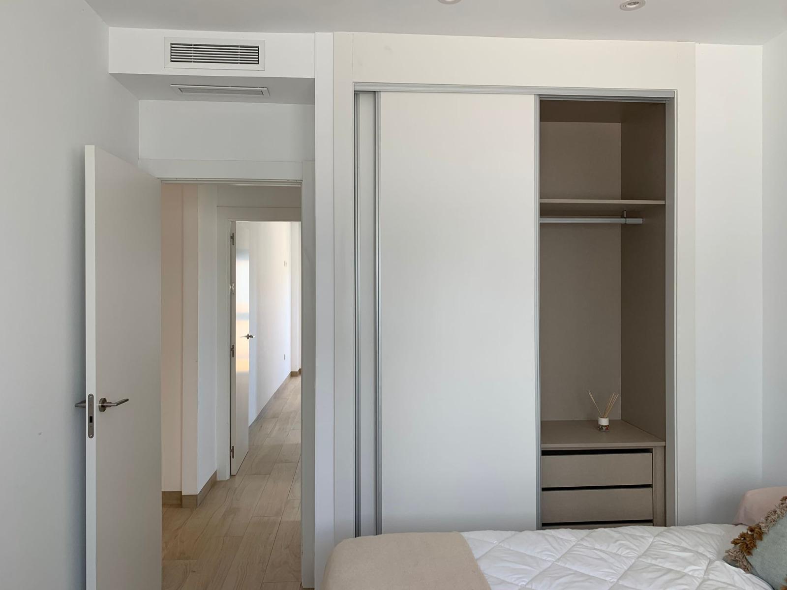 Moderne appartement in een privé wooncomplex met uitstekende voorzieningen.