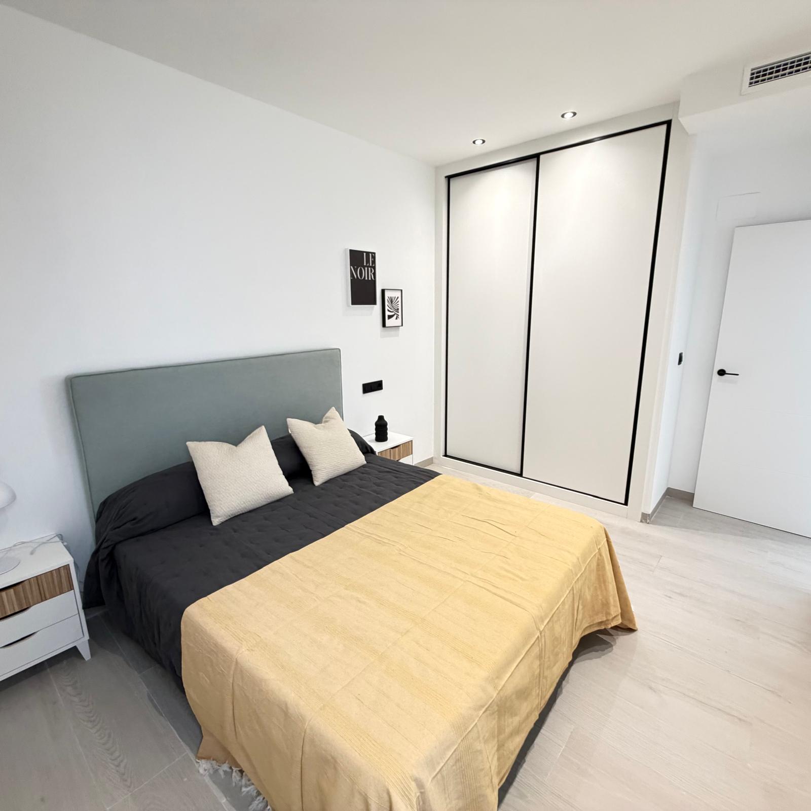 Villa de Lujo de Nueva Construcción con Piscina Privada en Finestrat .