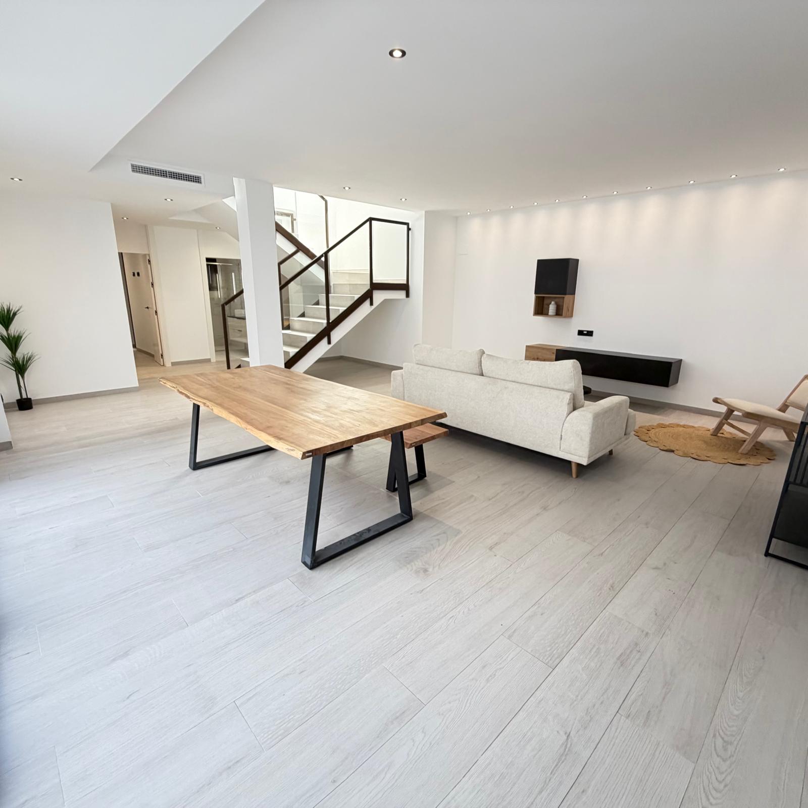 Villa de Lujo de Nueva Construcción con Piscina Privada en Finestrat .