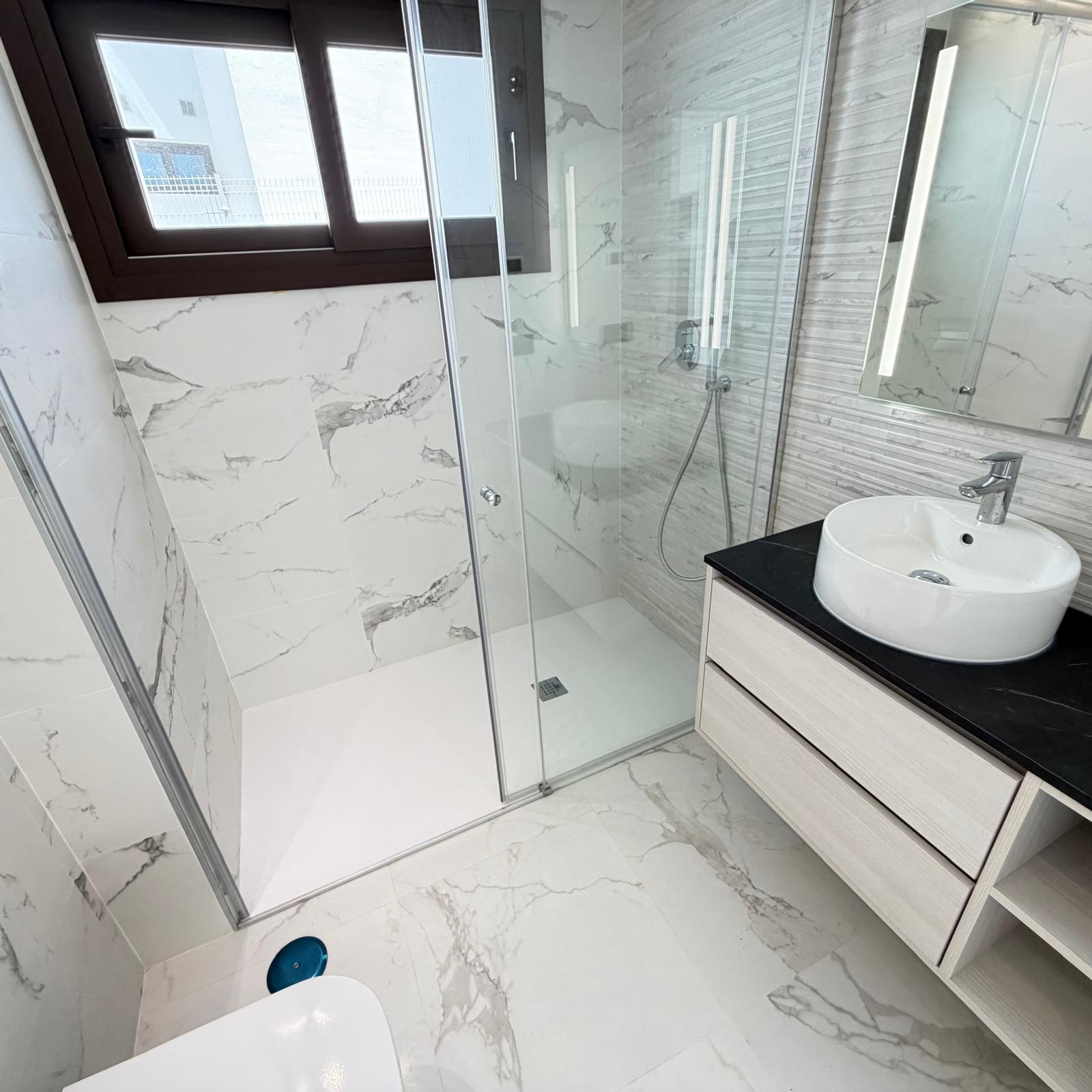 Villa de Lujo de Nueva Construcción con Piscina Privada en Finestrat .