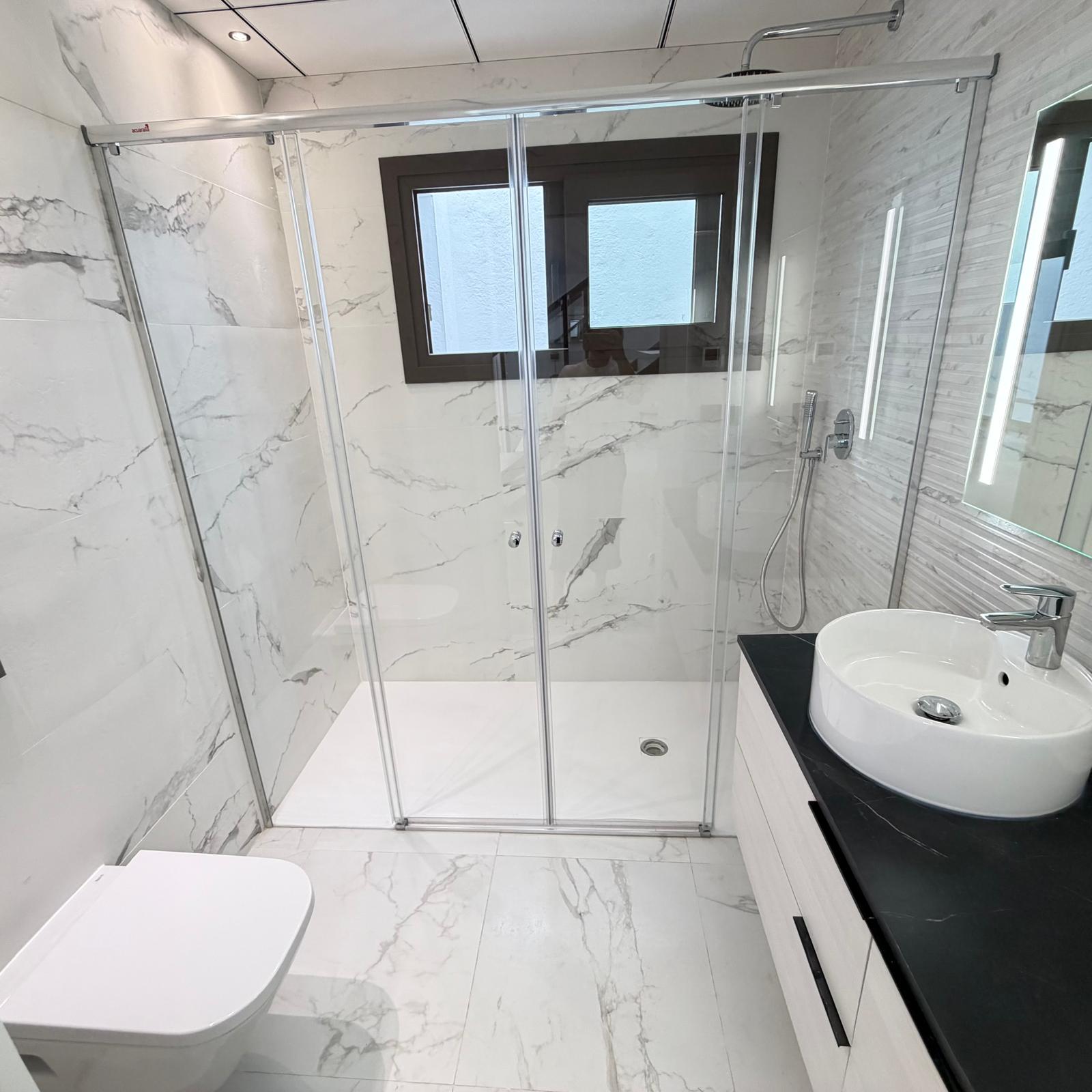 Villa de Lujo de Nueva Construcción con Piscina Privada en Finestrat .