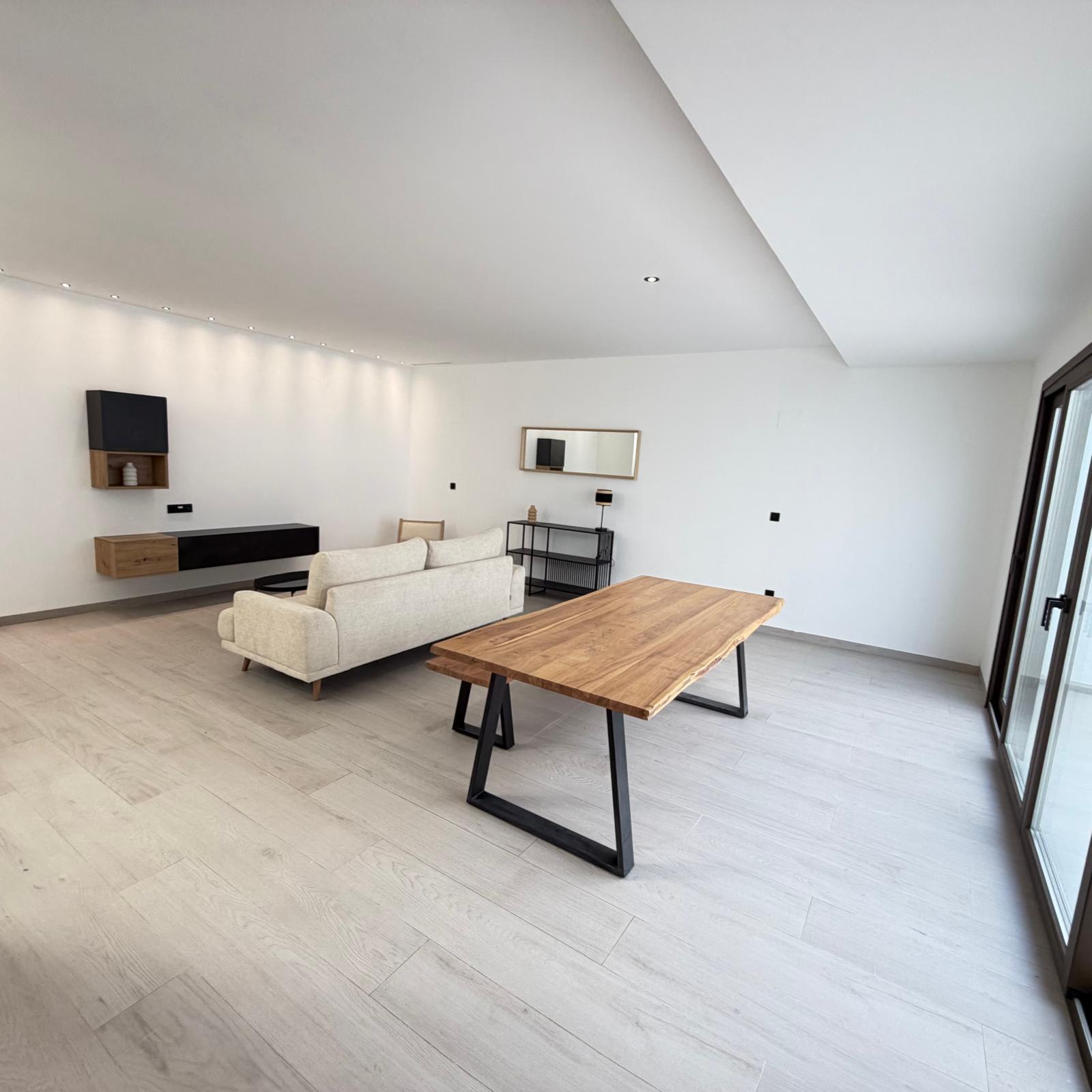 Villa de Lujo de Nueva Construcción con Piscina Privada en Finestrat .