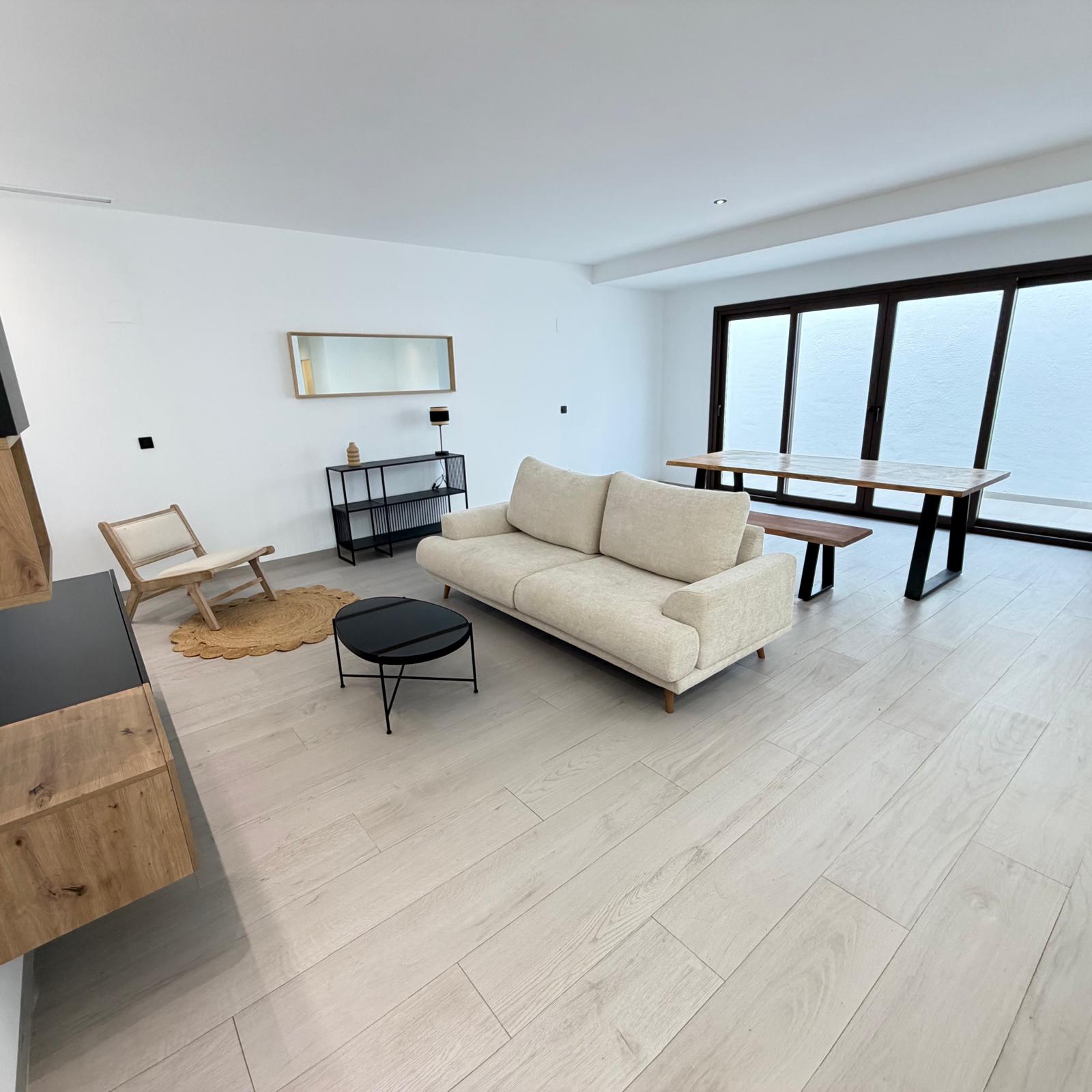 Villa de Lujo de Nueva Construcción con Piscina Privada en Finestrat .