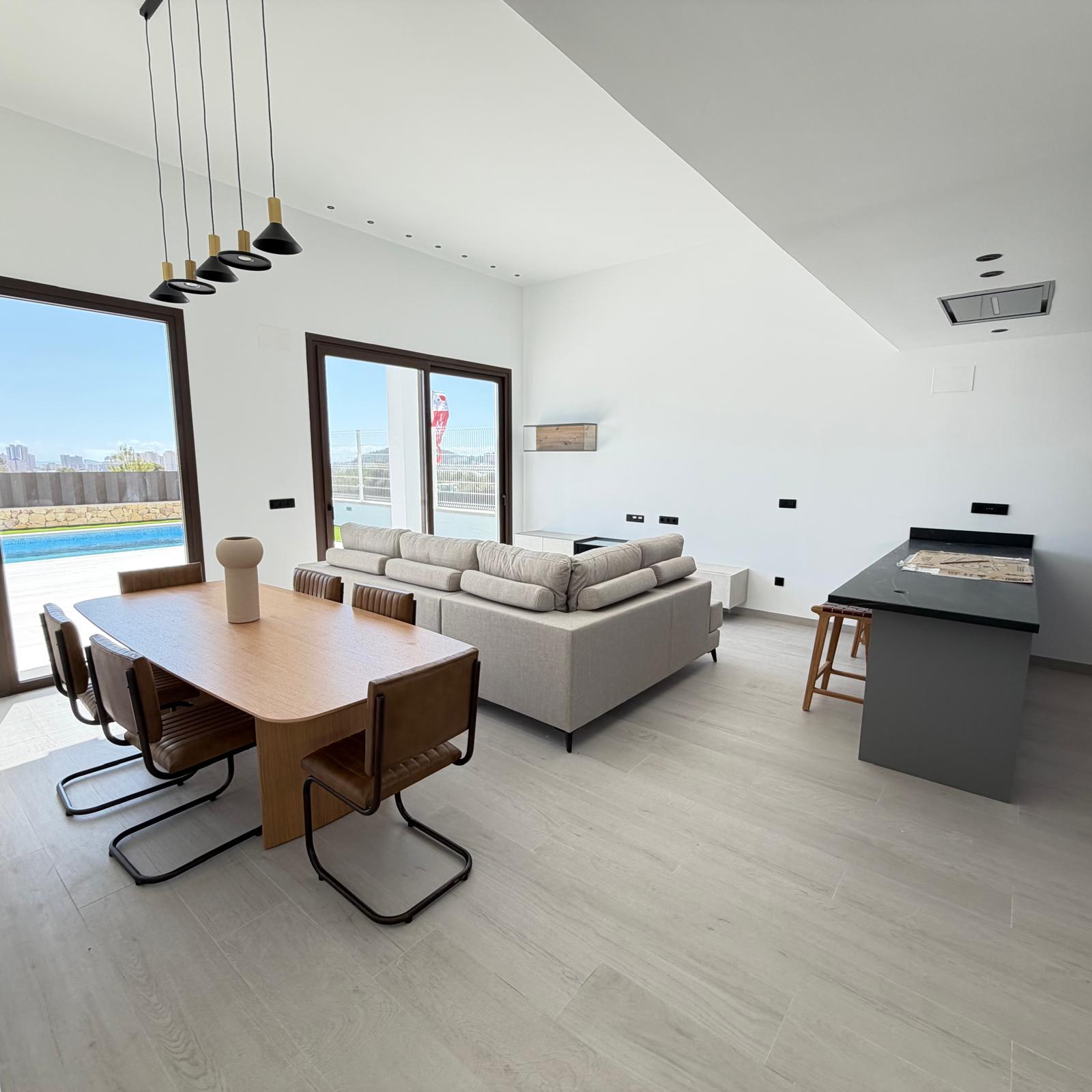 Villa de Lujo de Nueva Construcción con Piscina Privada en Finestrat .