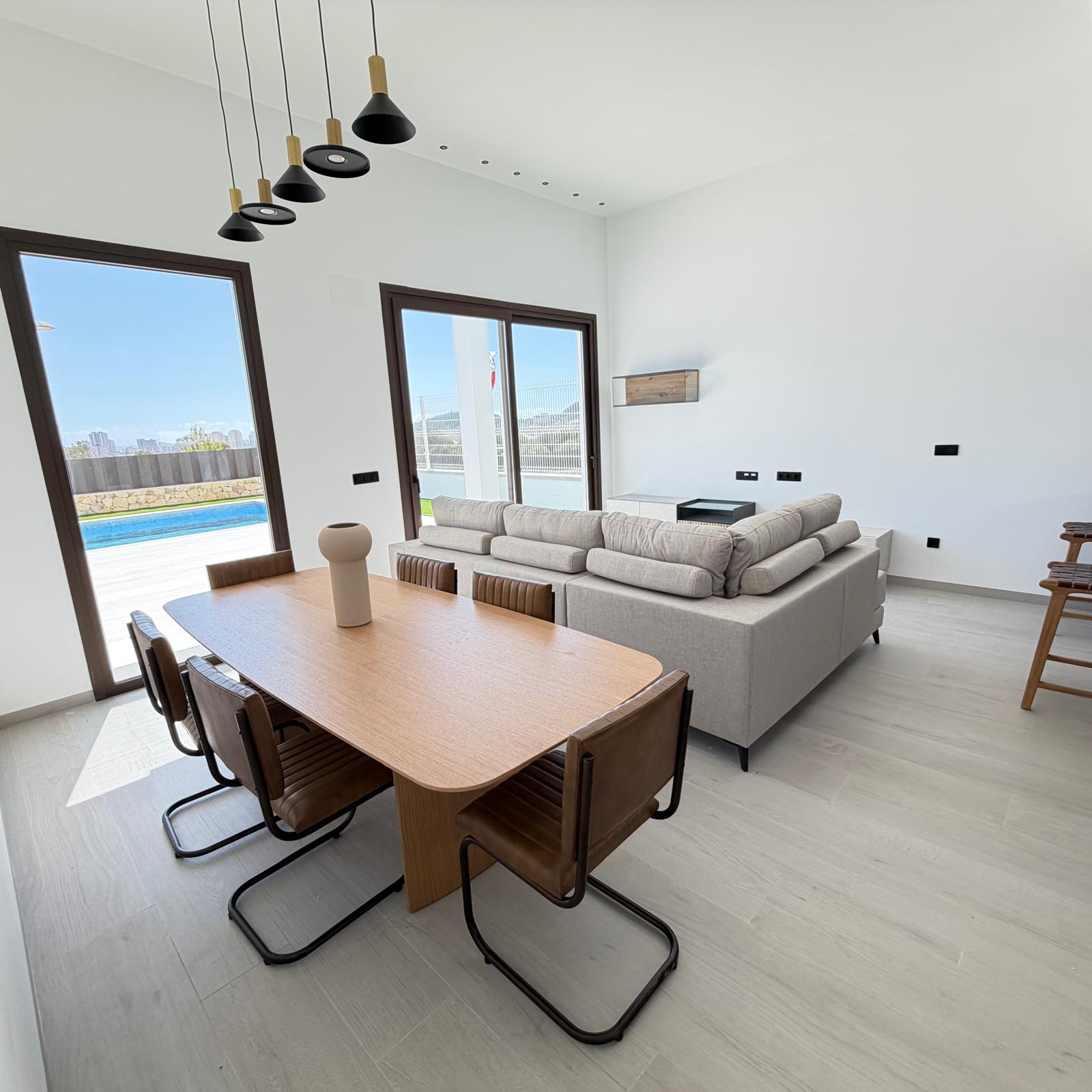Villa de Lujo de Nueva Construcción con Piscina Privada en Finestrat .