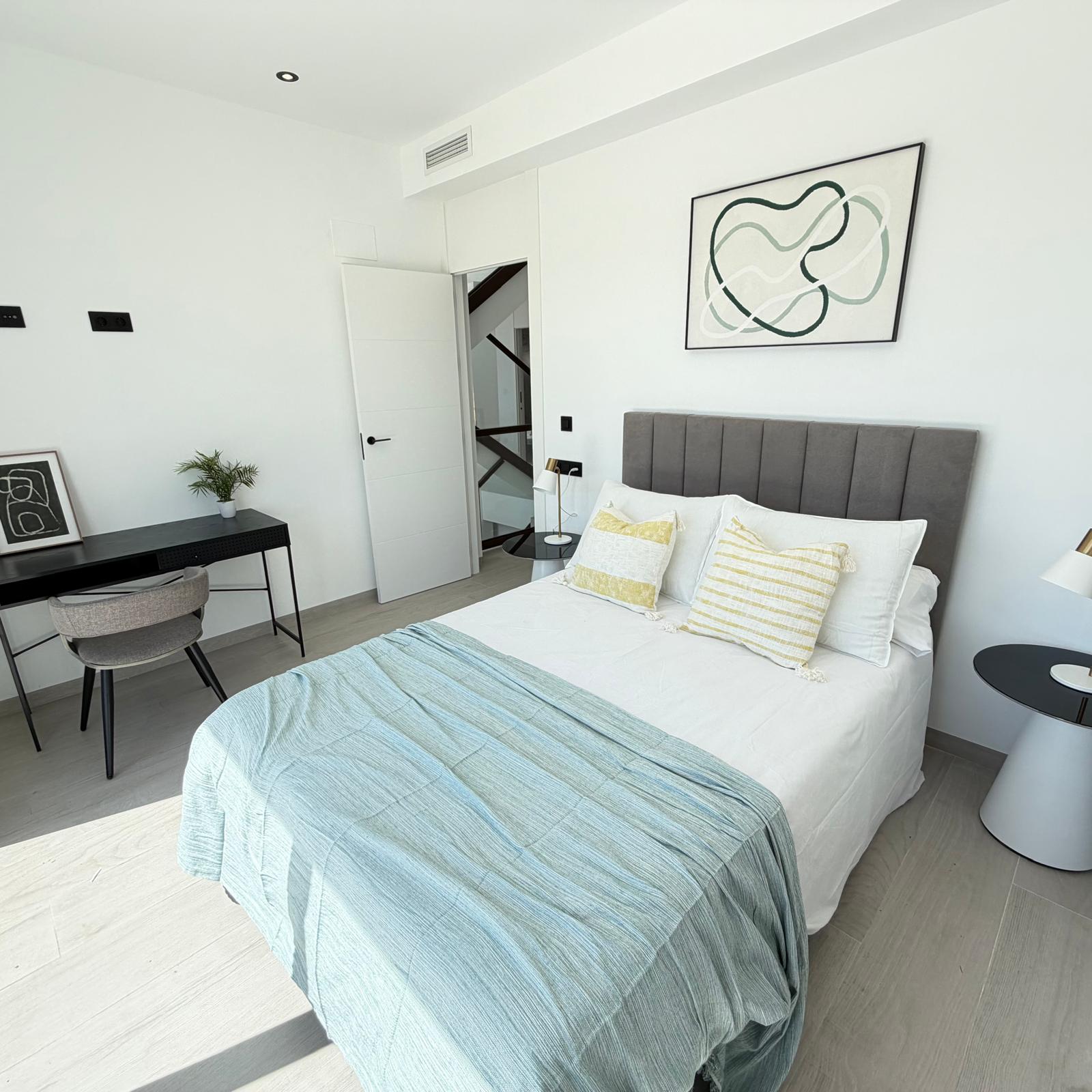 Villa de Lujo de Nueva Construcción con Piscina Privada en Finestrat .