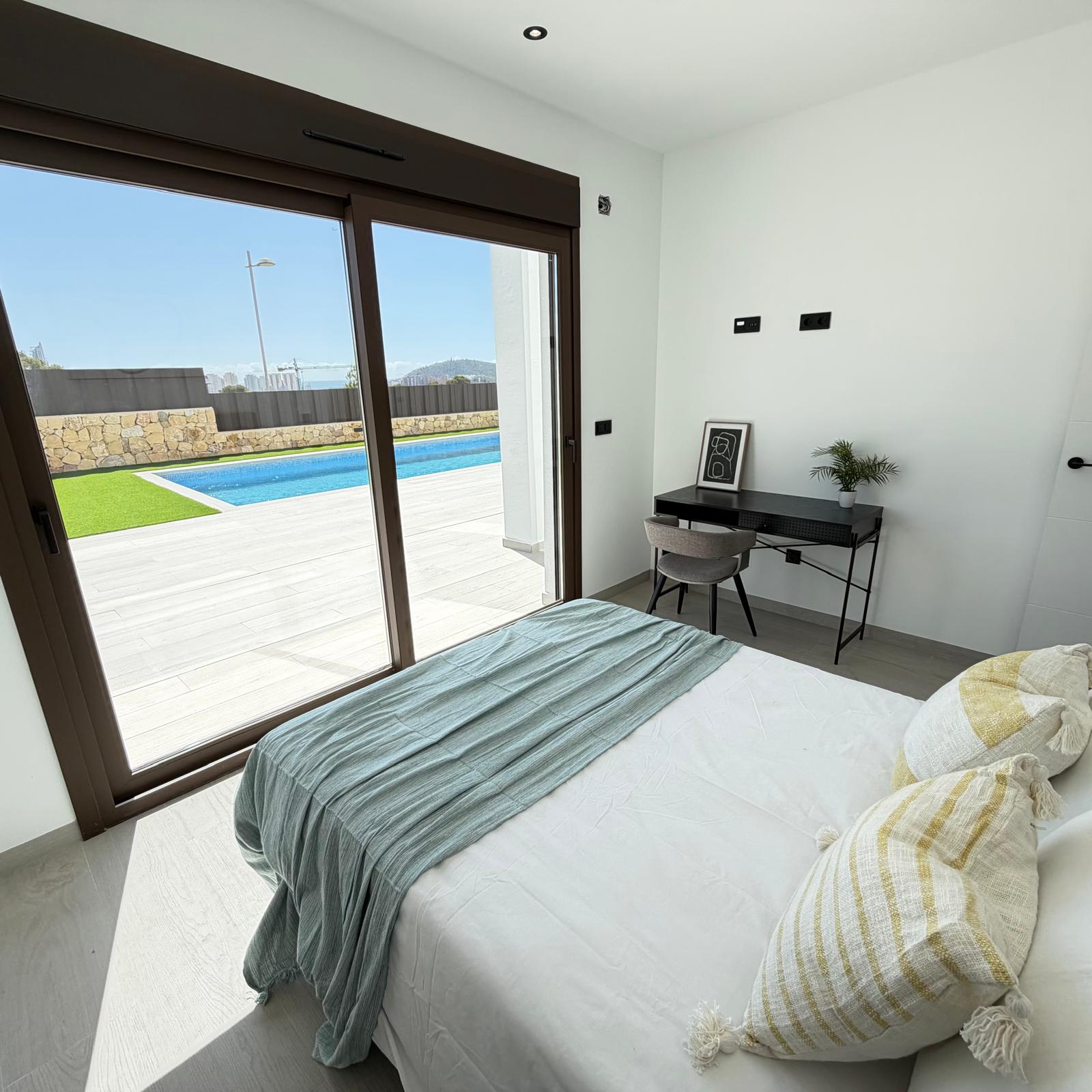 Villa de Lujo de Nueva Construcción con Piscina Privada en Finestrat .