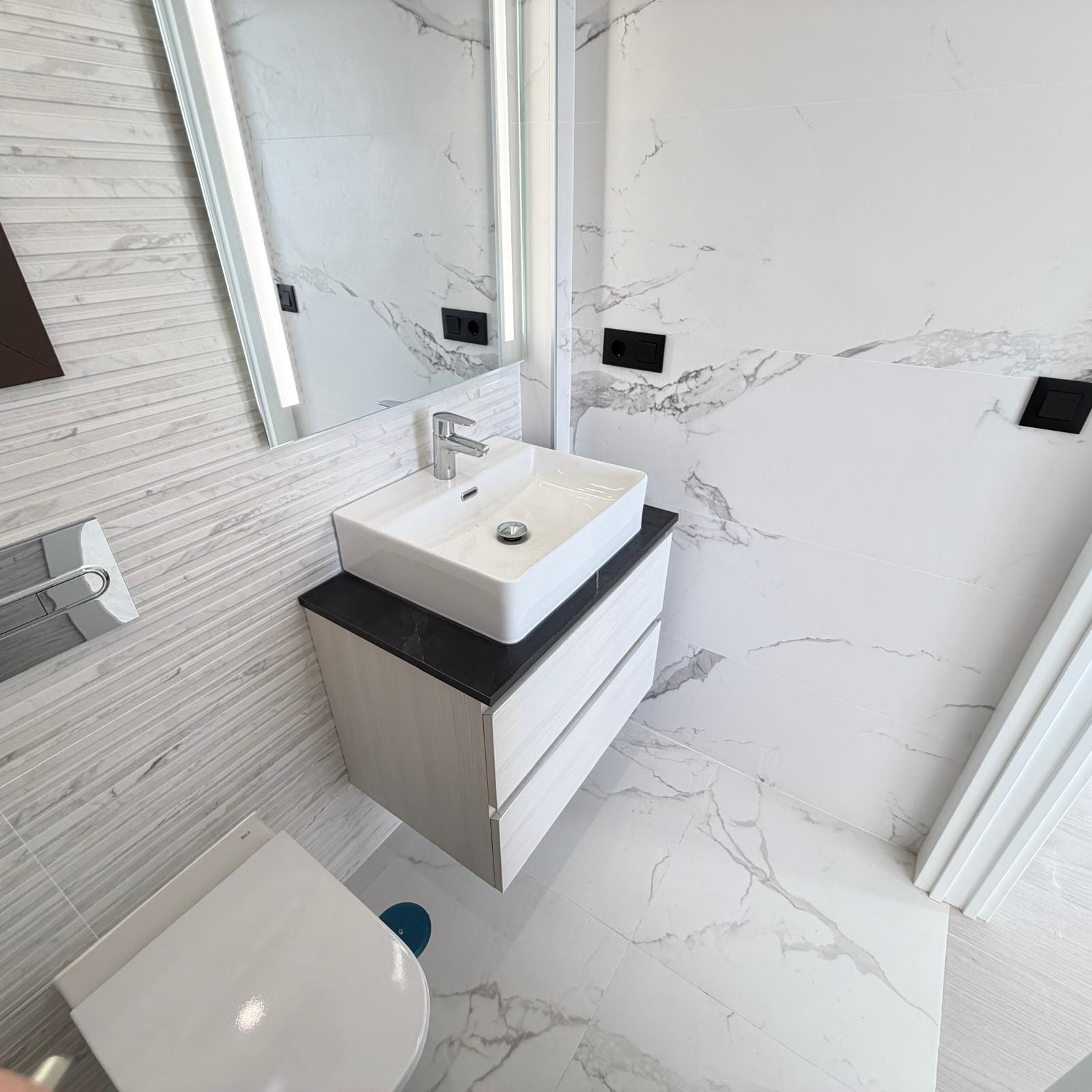 Villa de Lujo de Nueva Construcción con Piscina Privada en Finestrat .