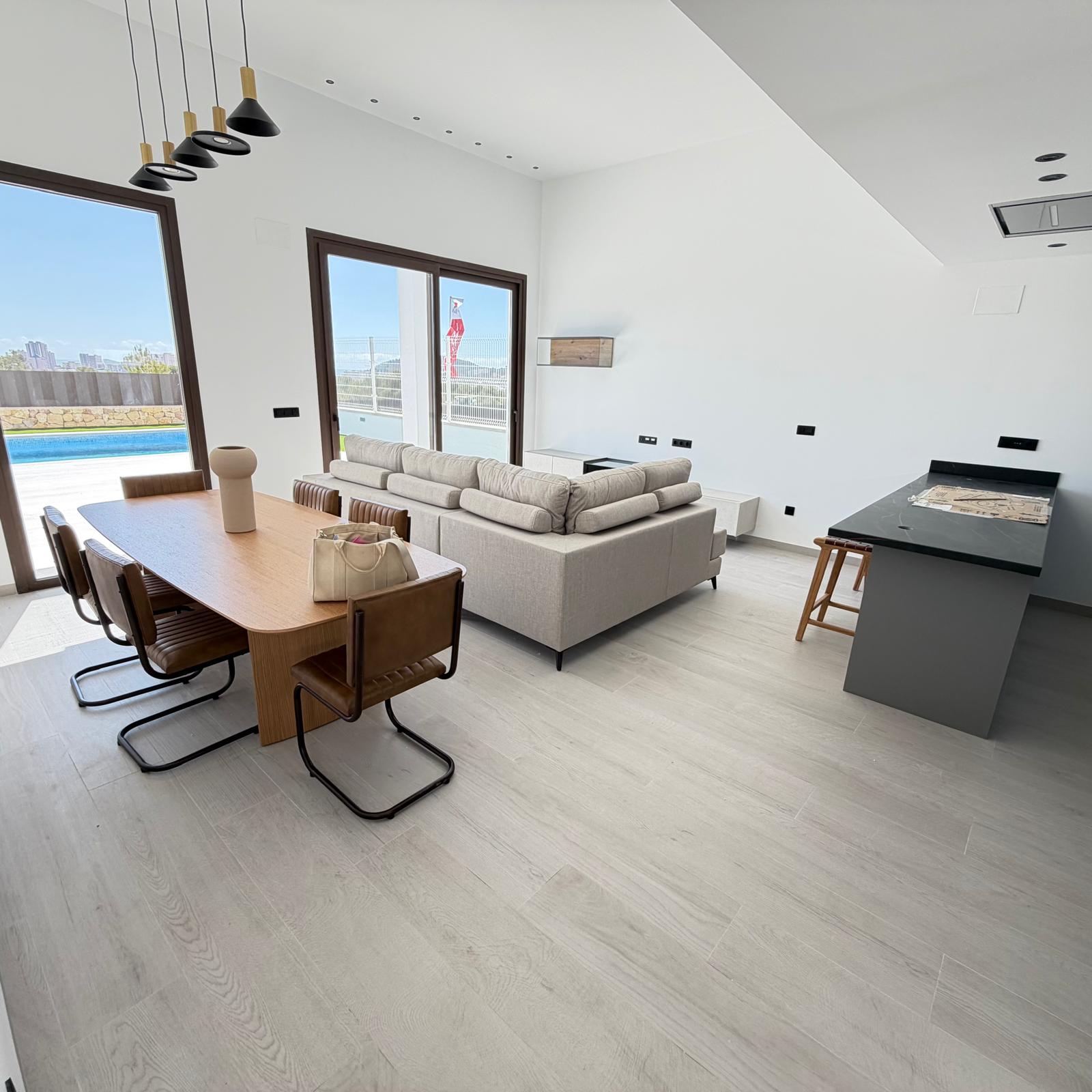 Villa de Lujo de Nueva Construcción con Piscina Privada en Finestrat .