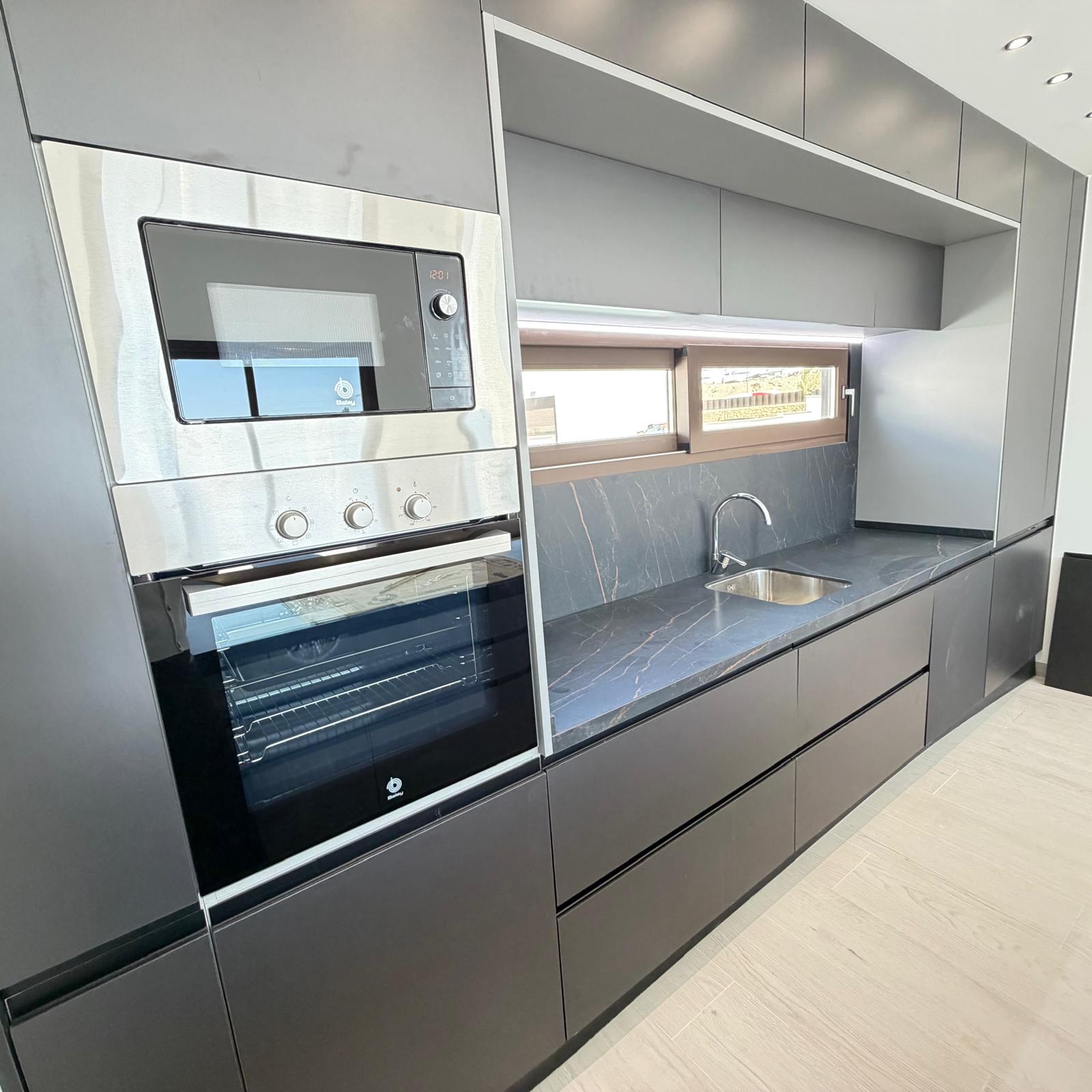 Villa de Lujo de Nueva Construcción con Piscina Privada en Finestrat .